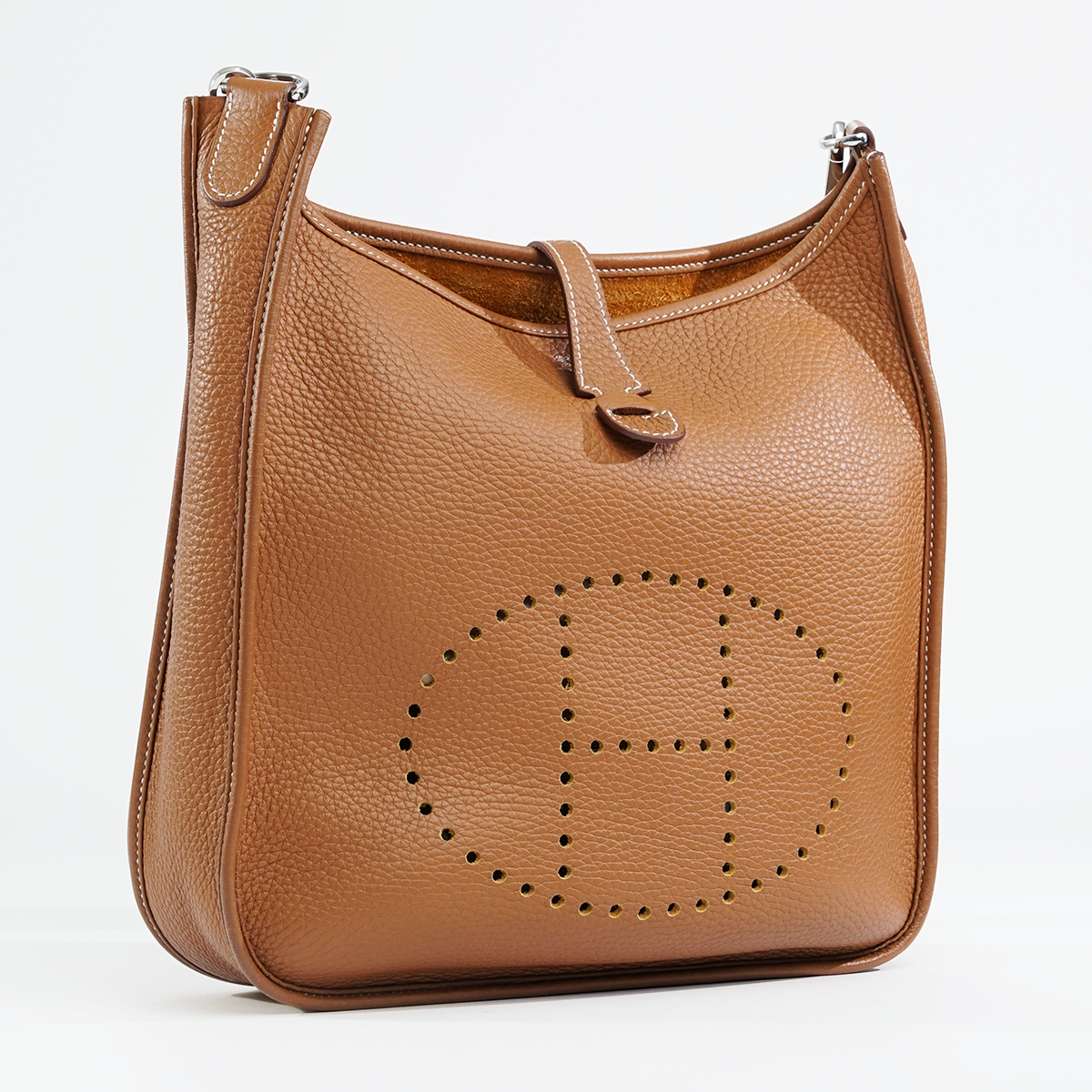 Evelyne III PM