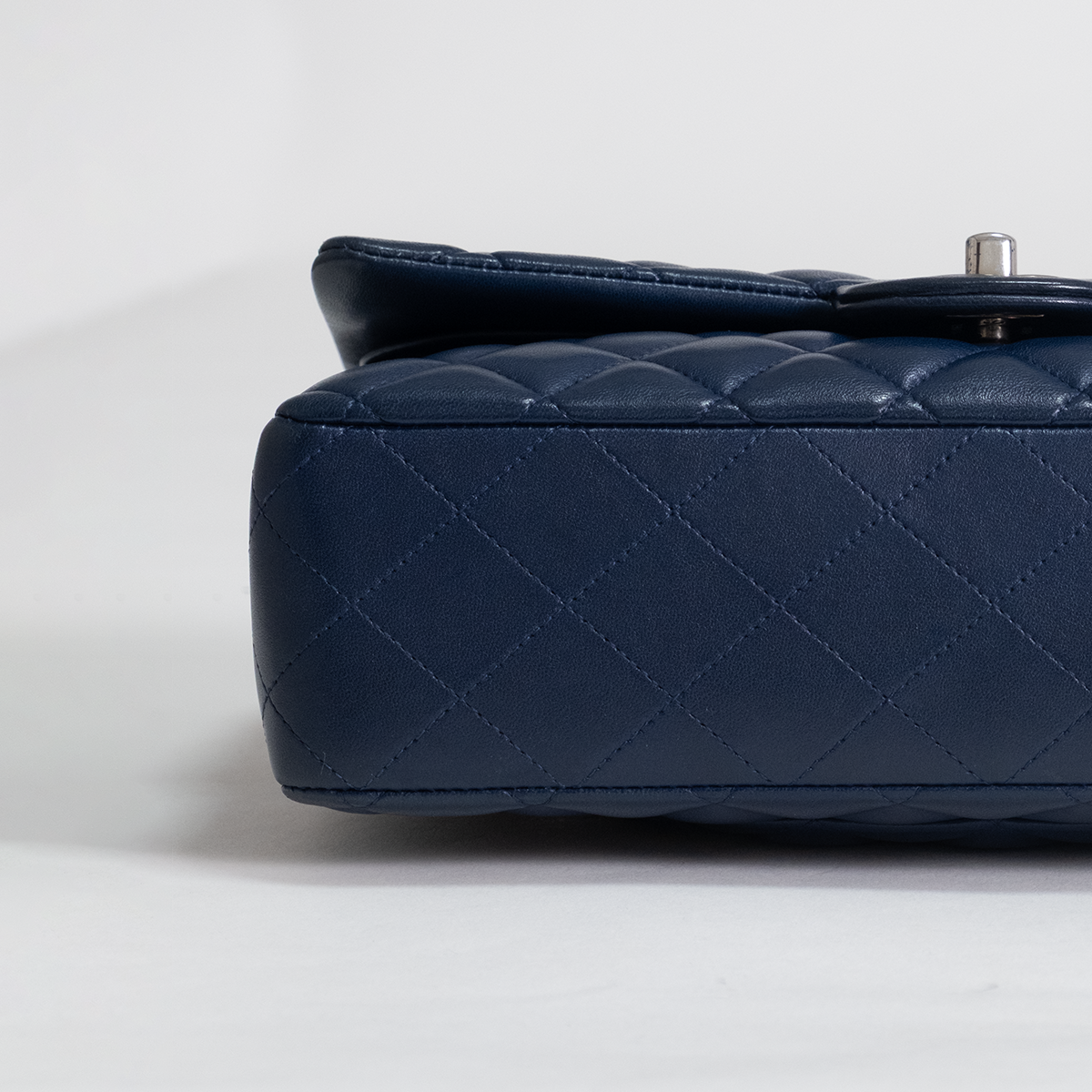 Classic Double Flap Medium Navy