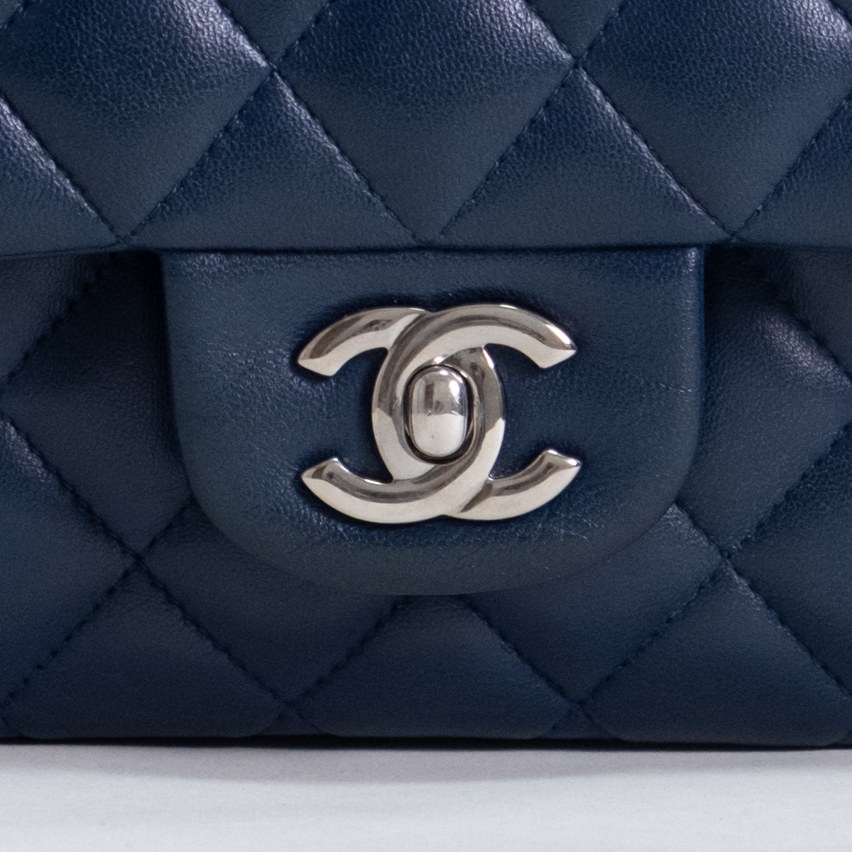 Classic Double Flap Medium Navy