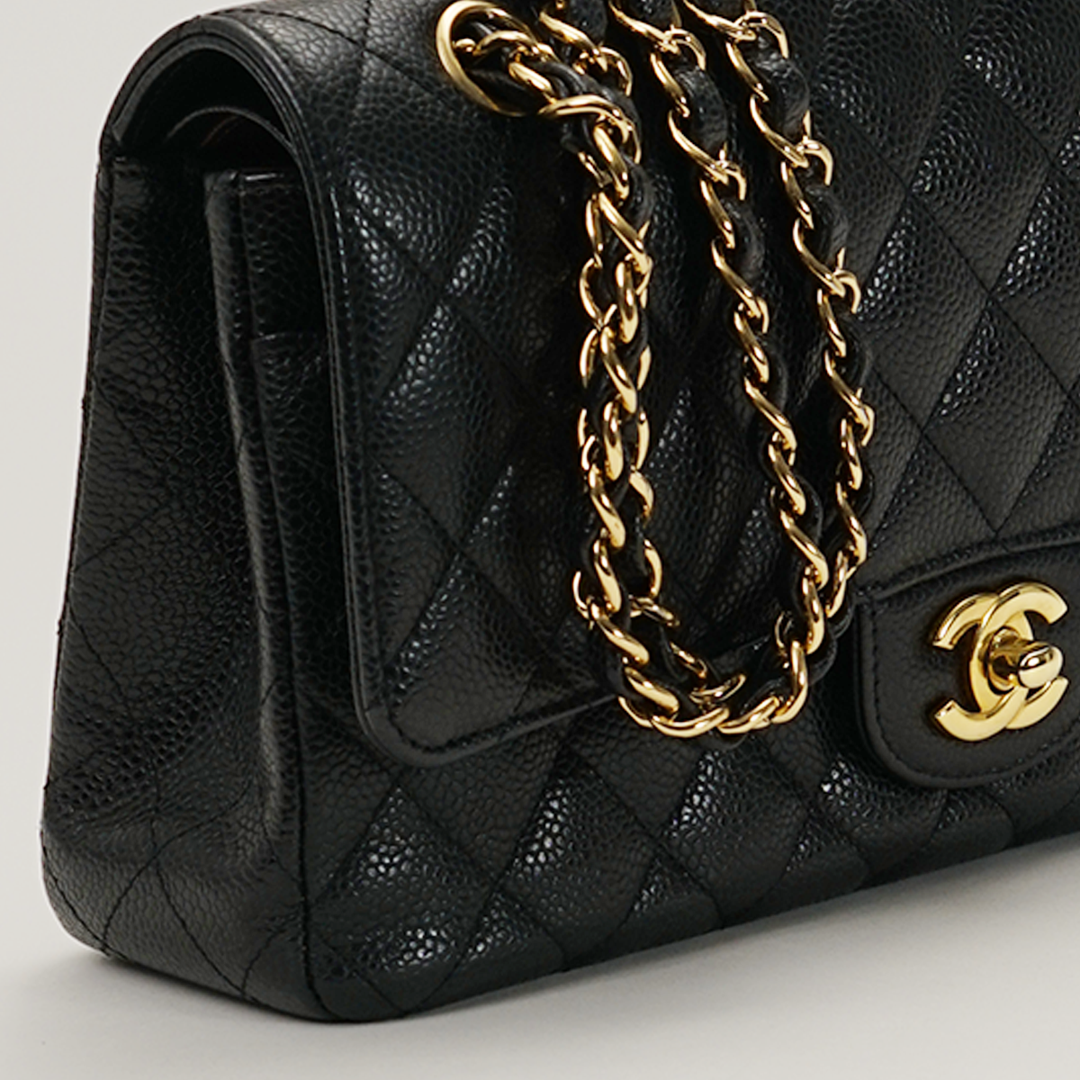 Medium Classic Flap Black