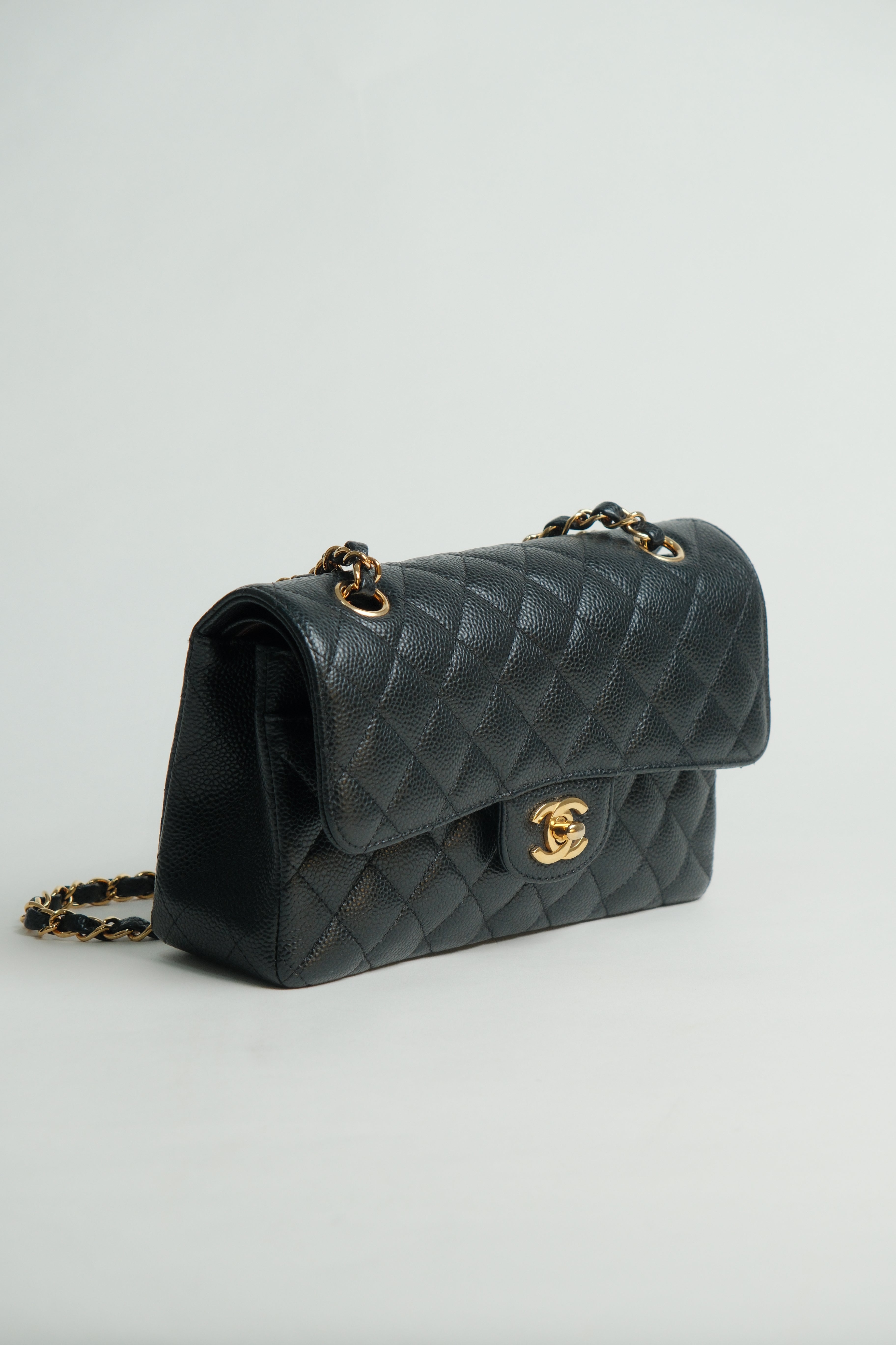 Small Classic Double Flap Black Microchipped