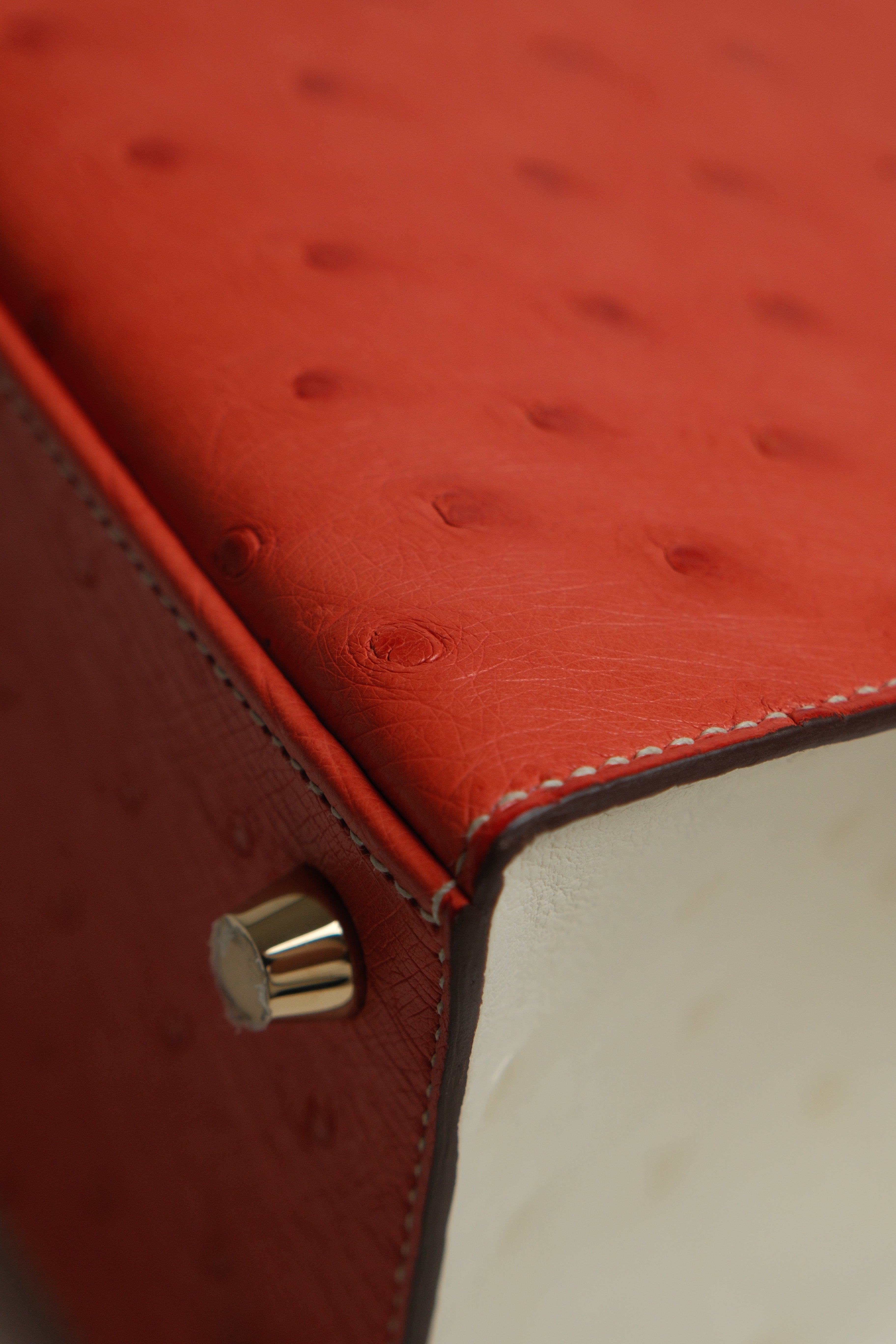 Kelly 25 HSS Rouge Vif Beton Ostrich Stamp B 2023