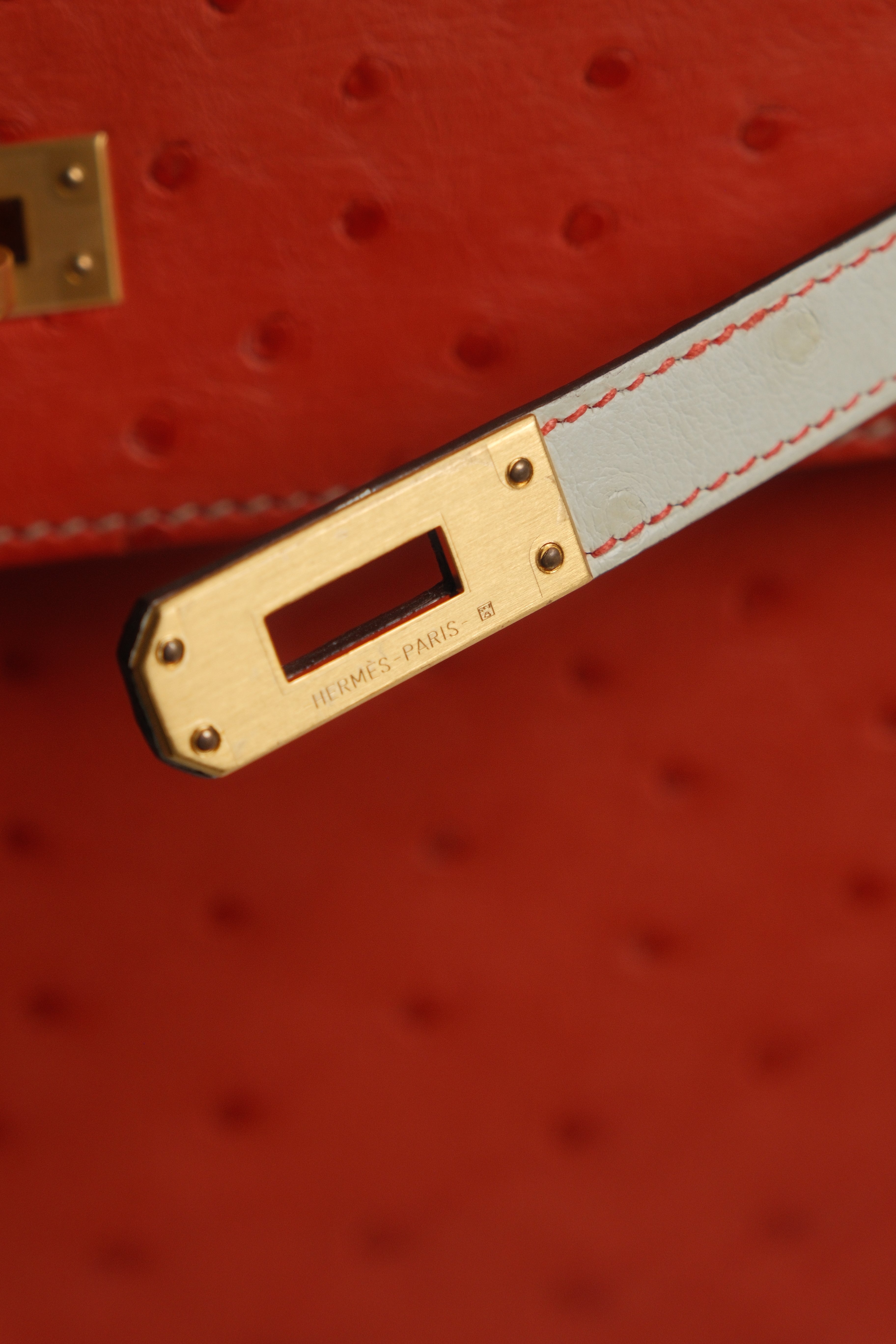 Kelly 25 HSS Rouge Vif Beton Ostrich Stamp B 2023