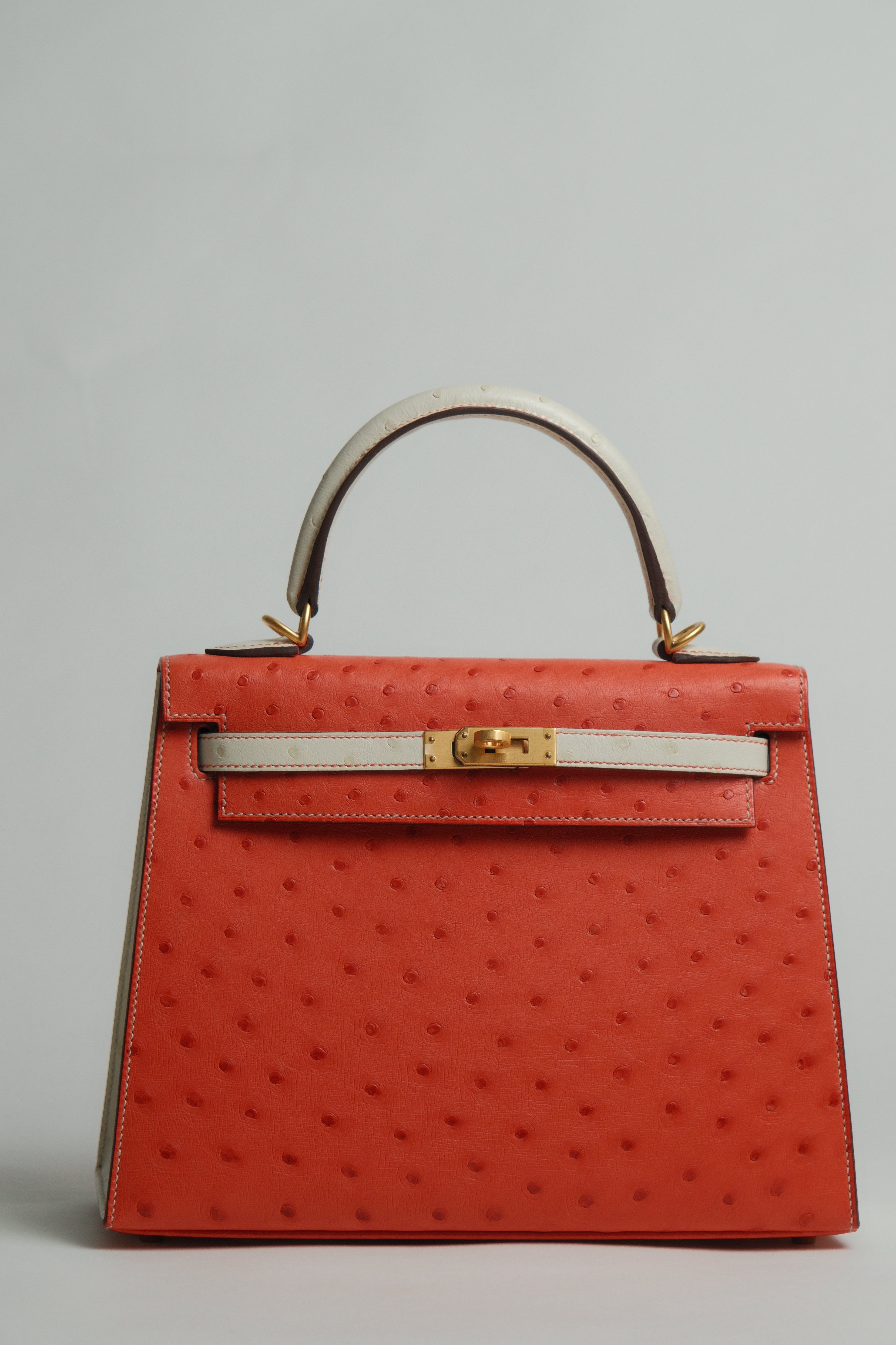 Kelly 25 HSS Rouge Vif Beton Ostrich Stamp B 2023