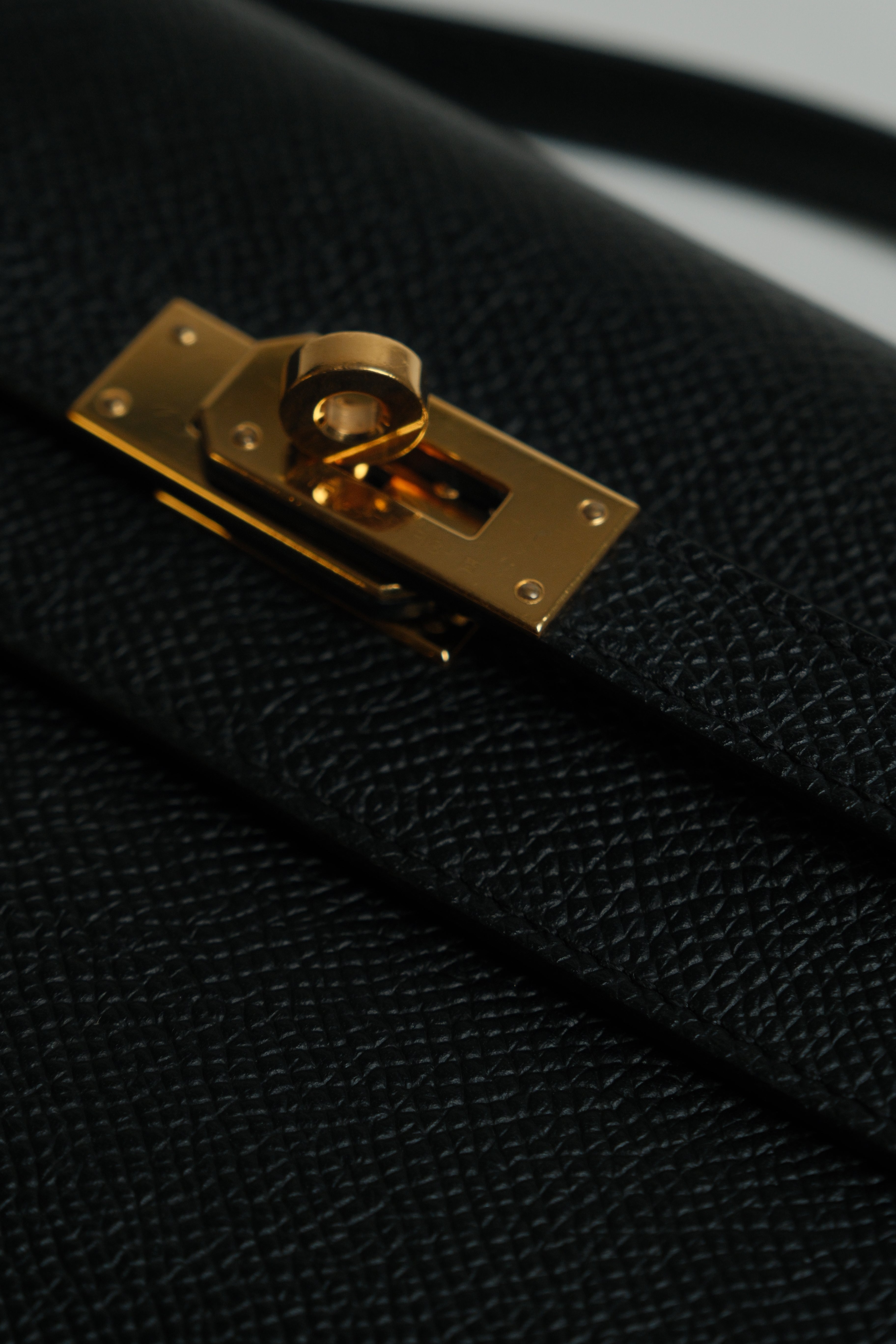 Kelly To Go GHW Noir Stamp B