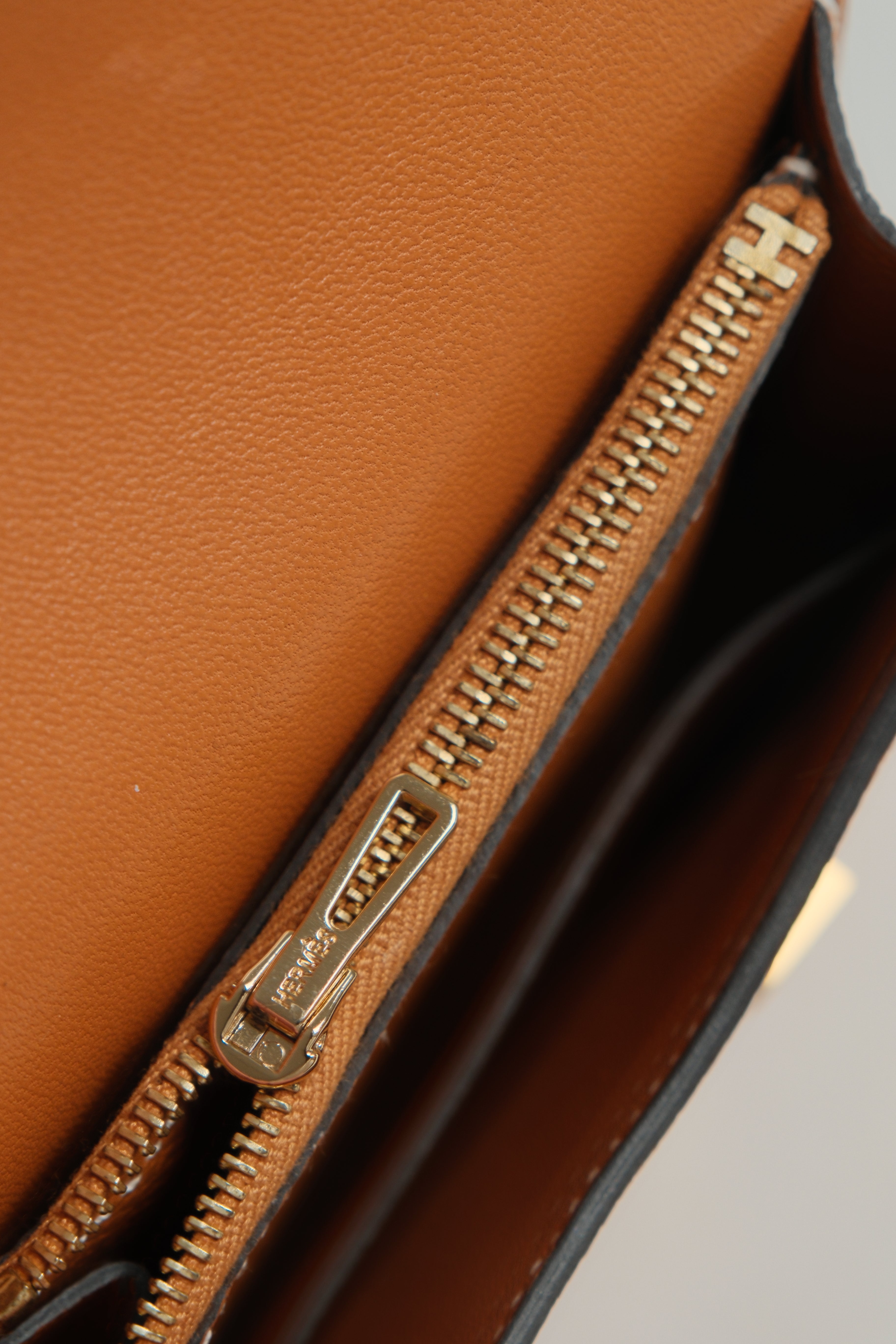 Constance Slim Wallet Toffee