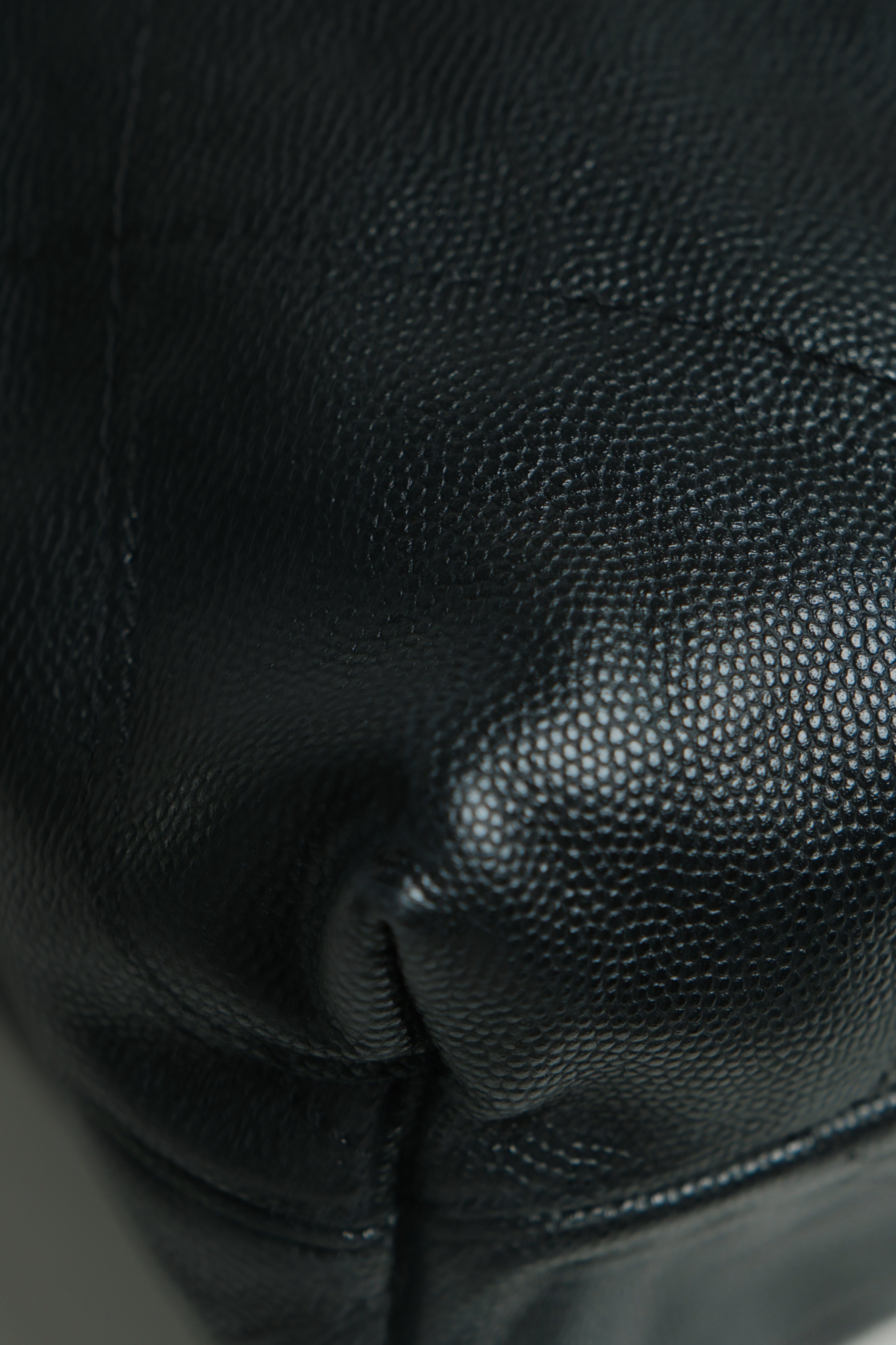 C22 Caviar Medium GHW