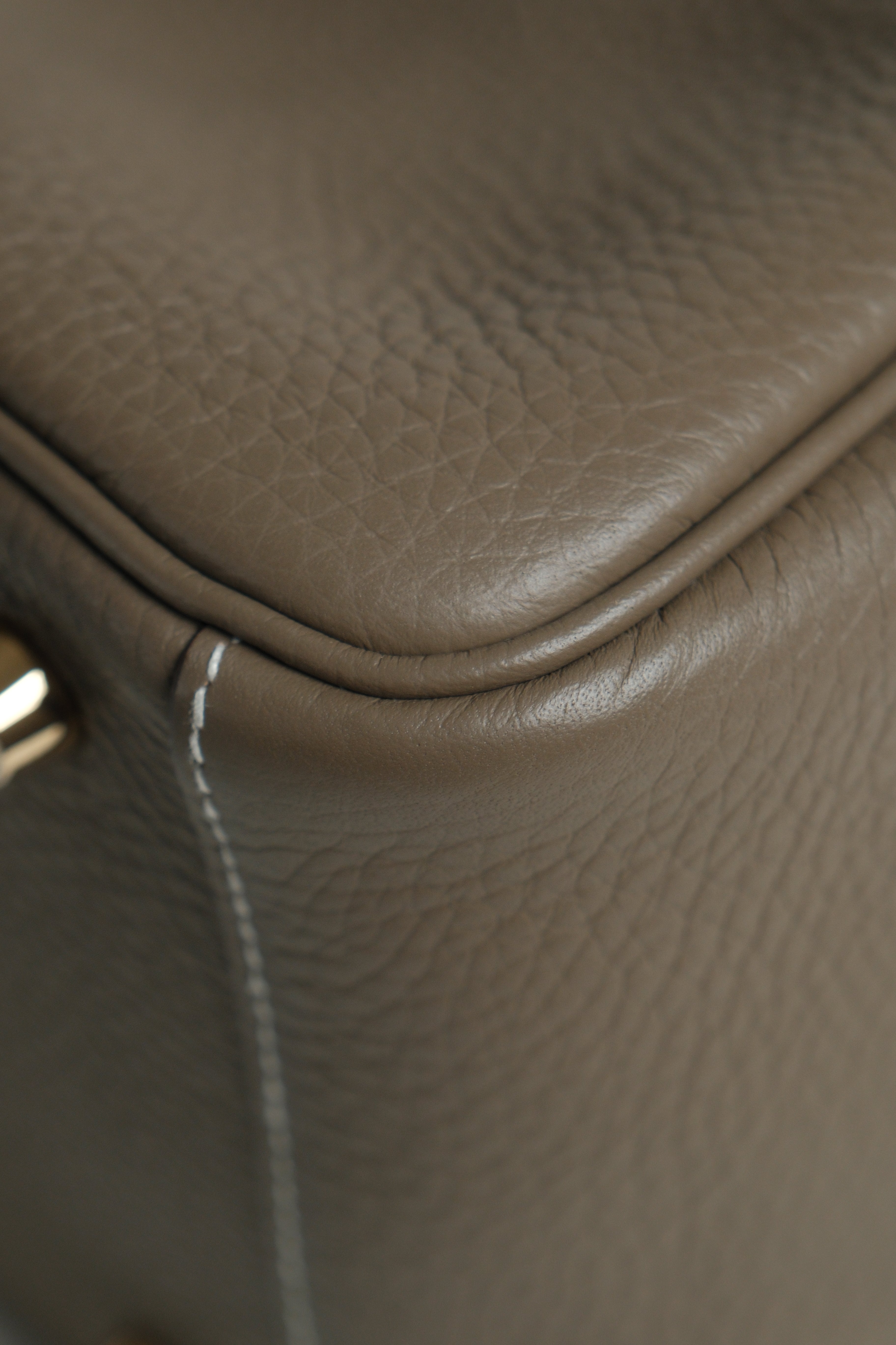 Lindy 26 Etoupe GHW Stamp K