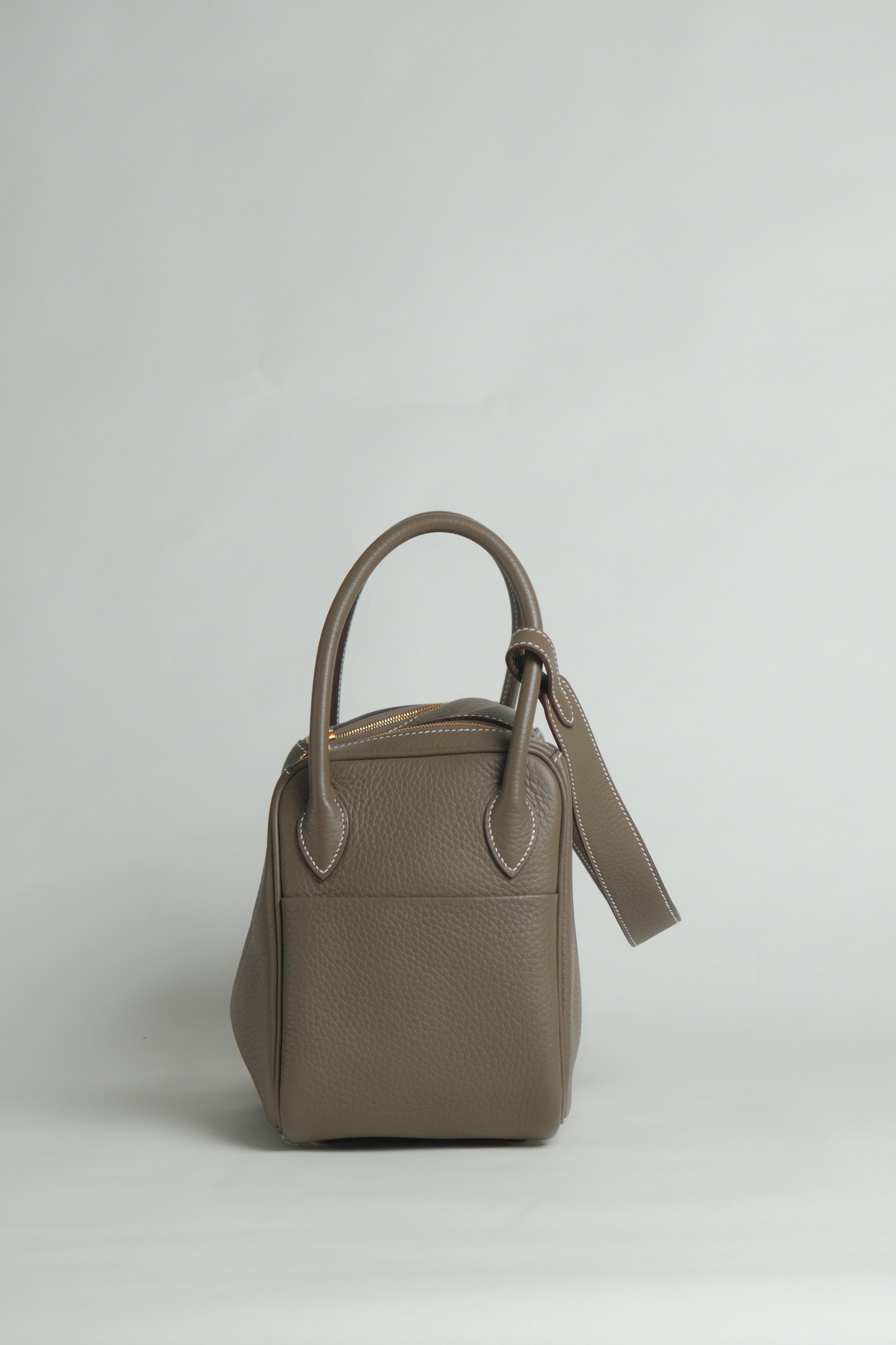 Lindy 26 Etoupe GHW Stamp K