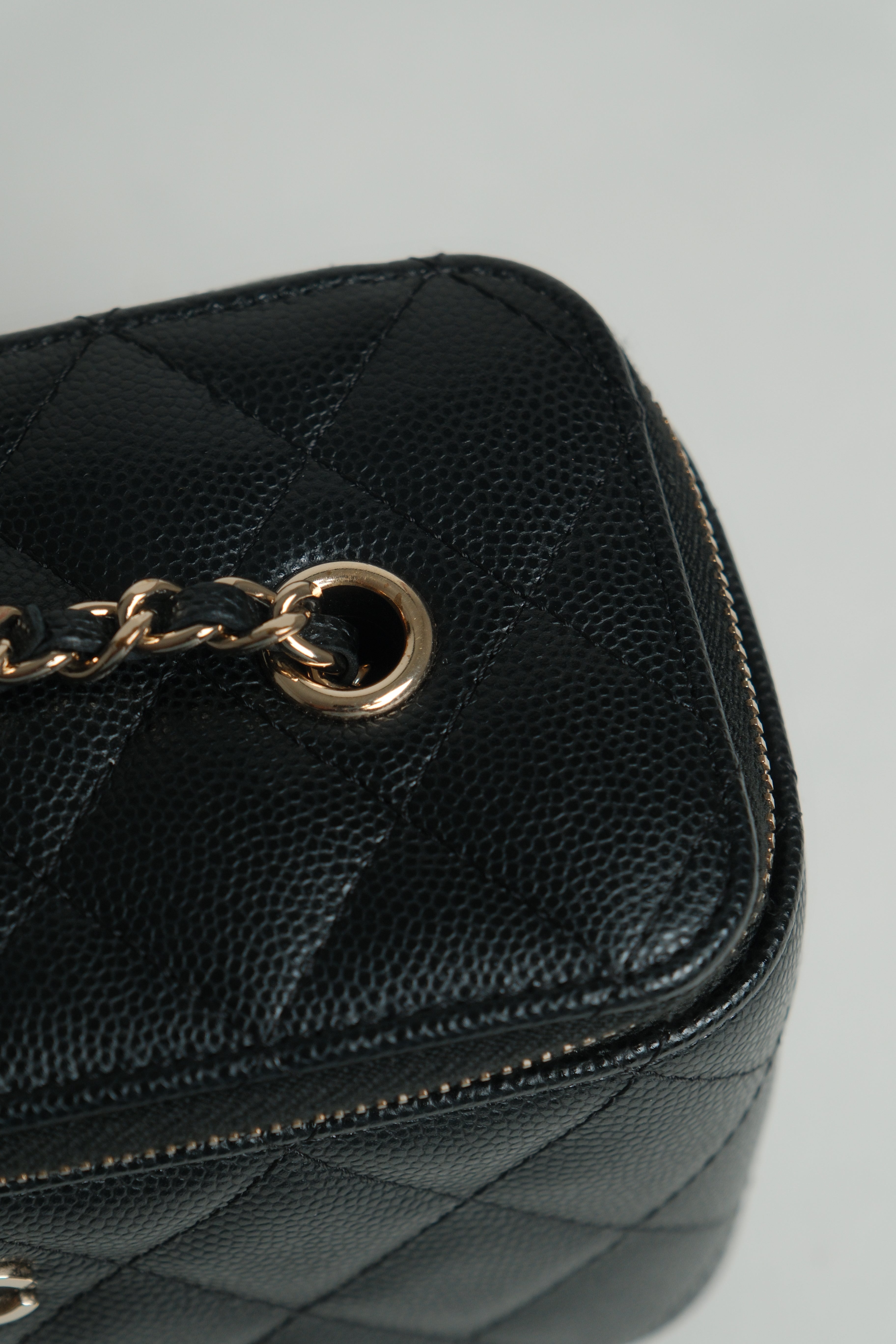 Vanity Caviar Black