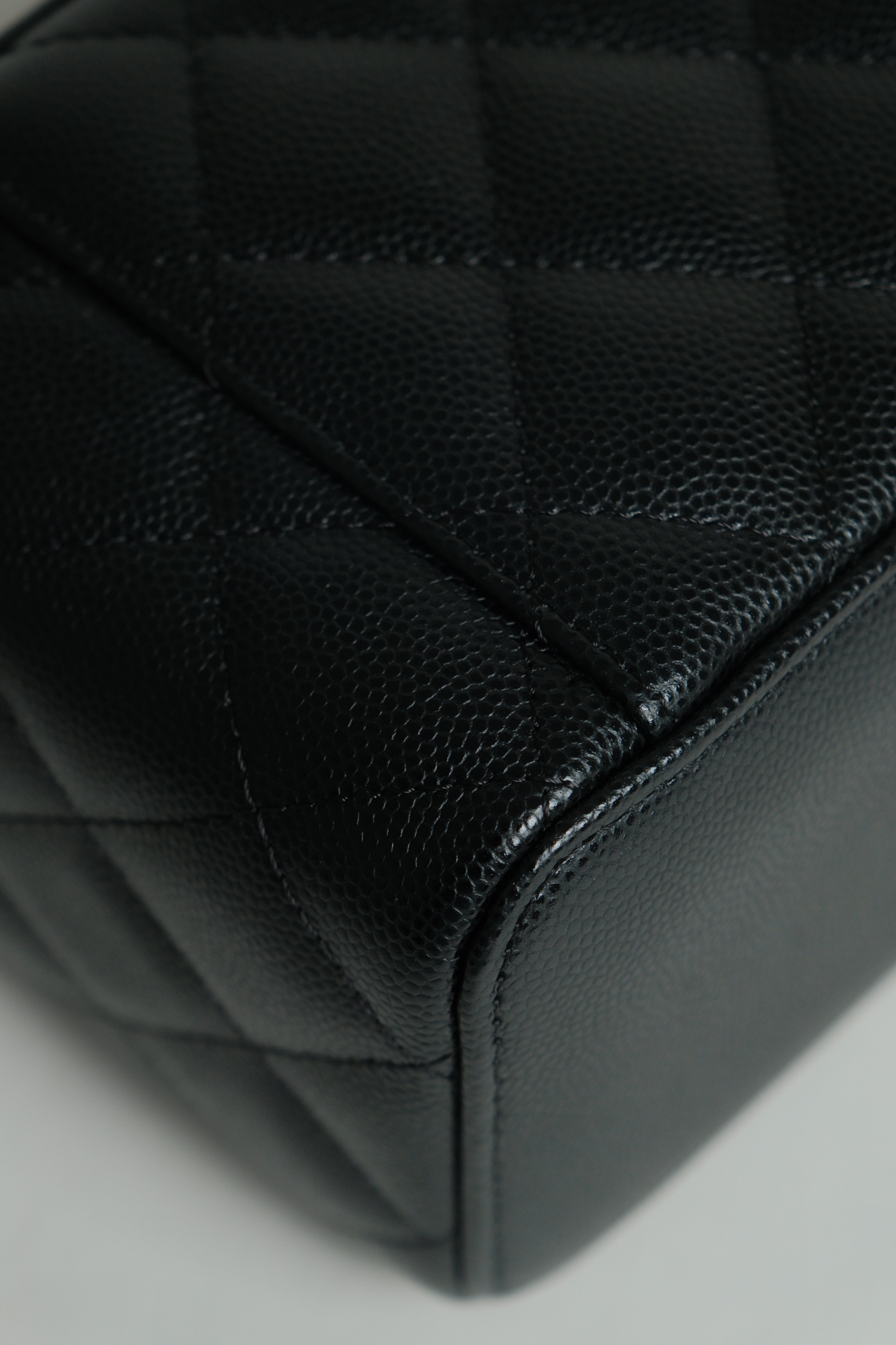 Vanity Caviar Black
