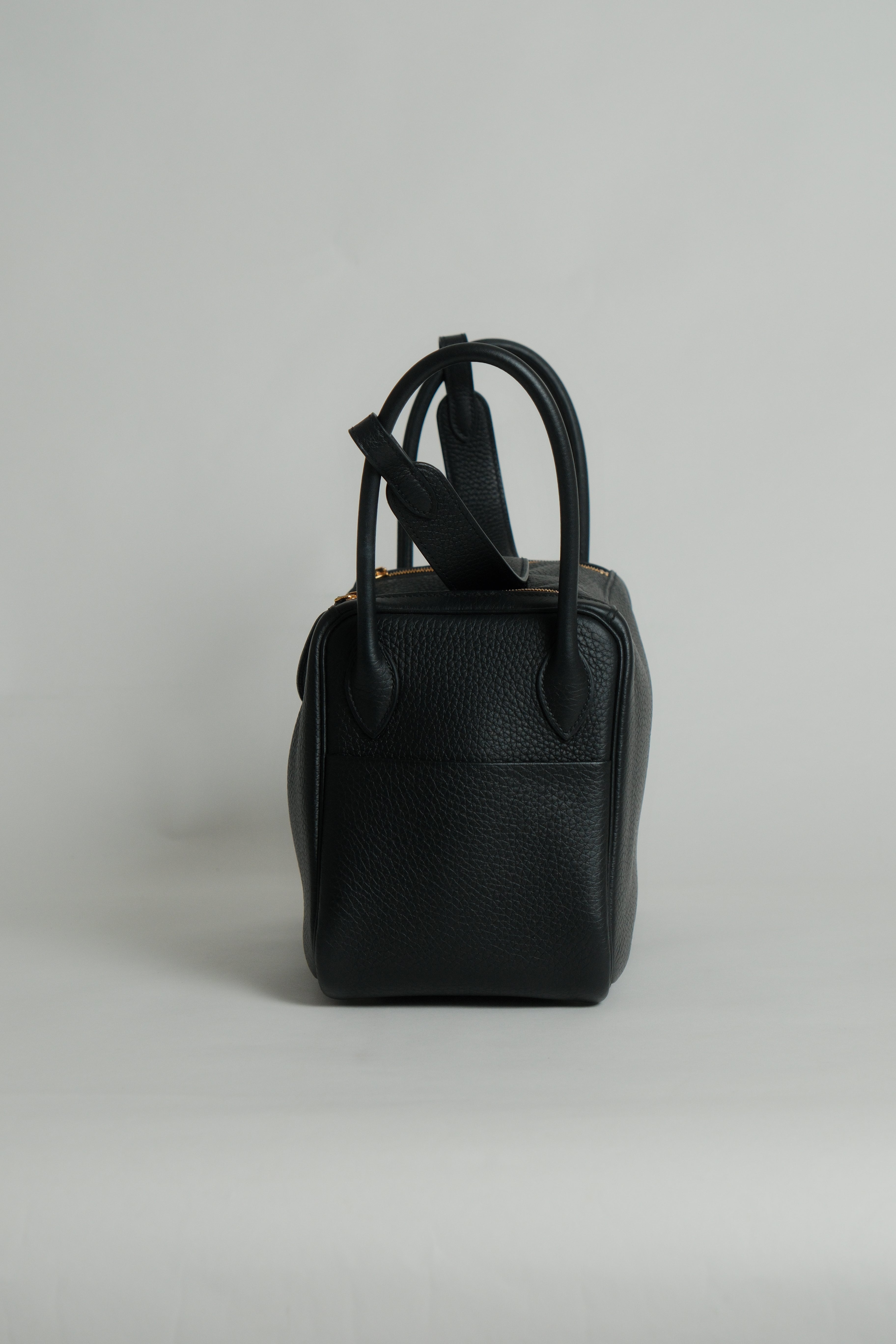 Lindy 26 Noir Stamp U GHW