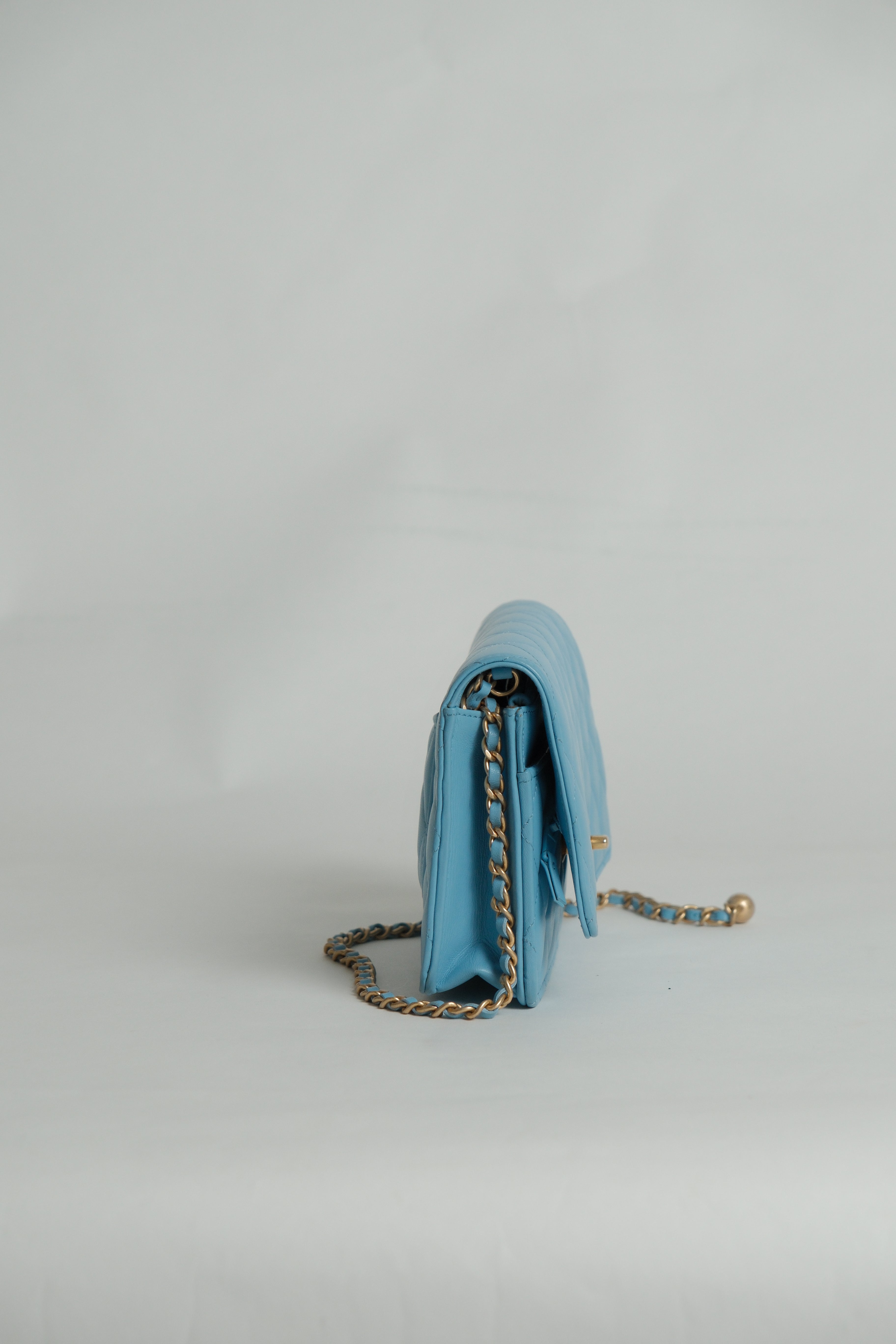 Wallet on Chain Pearl Crush Blue