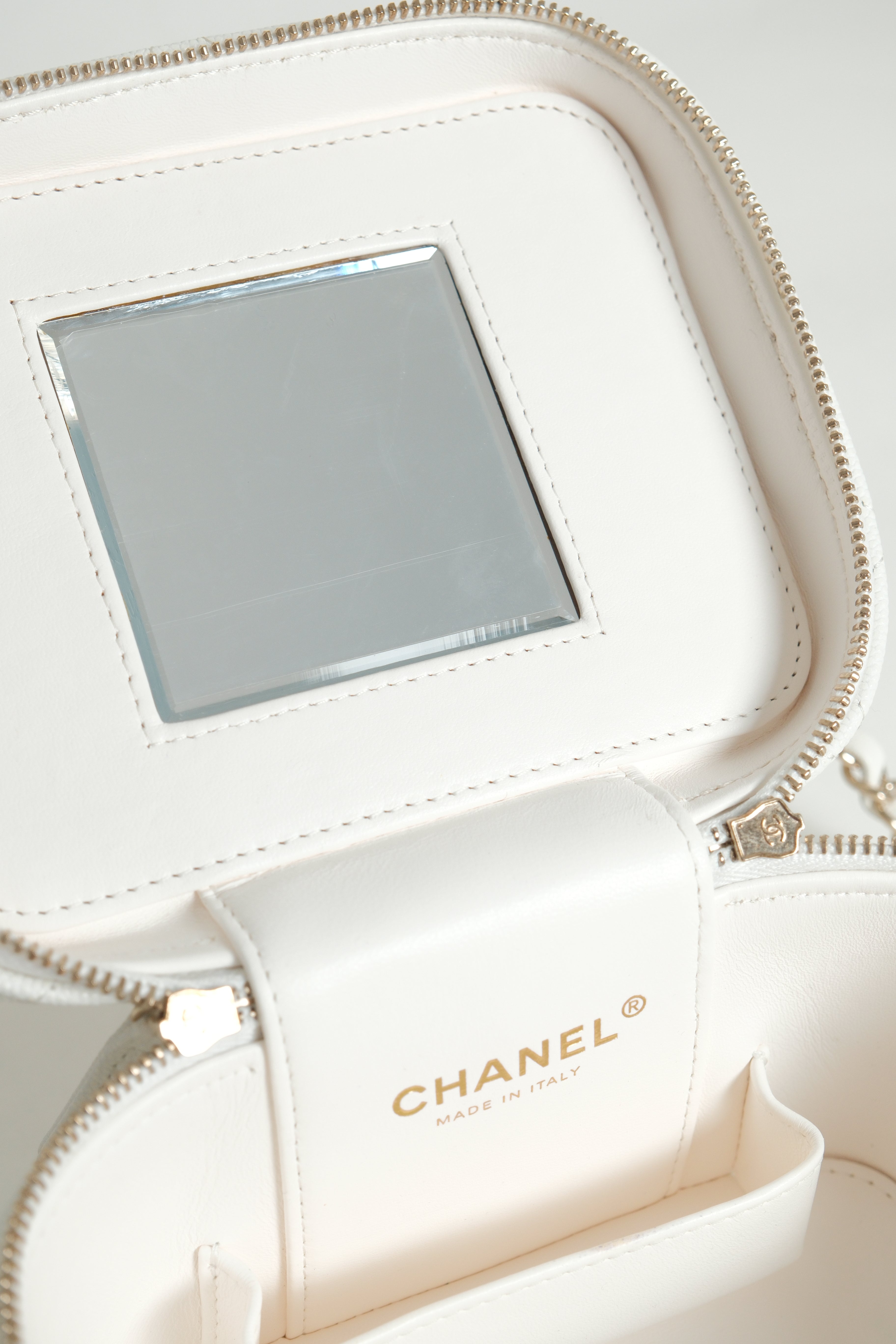 Vanity in White Caviar Microchipped