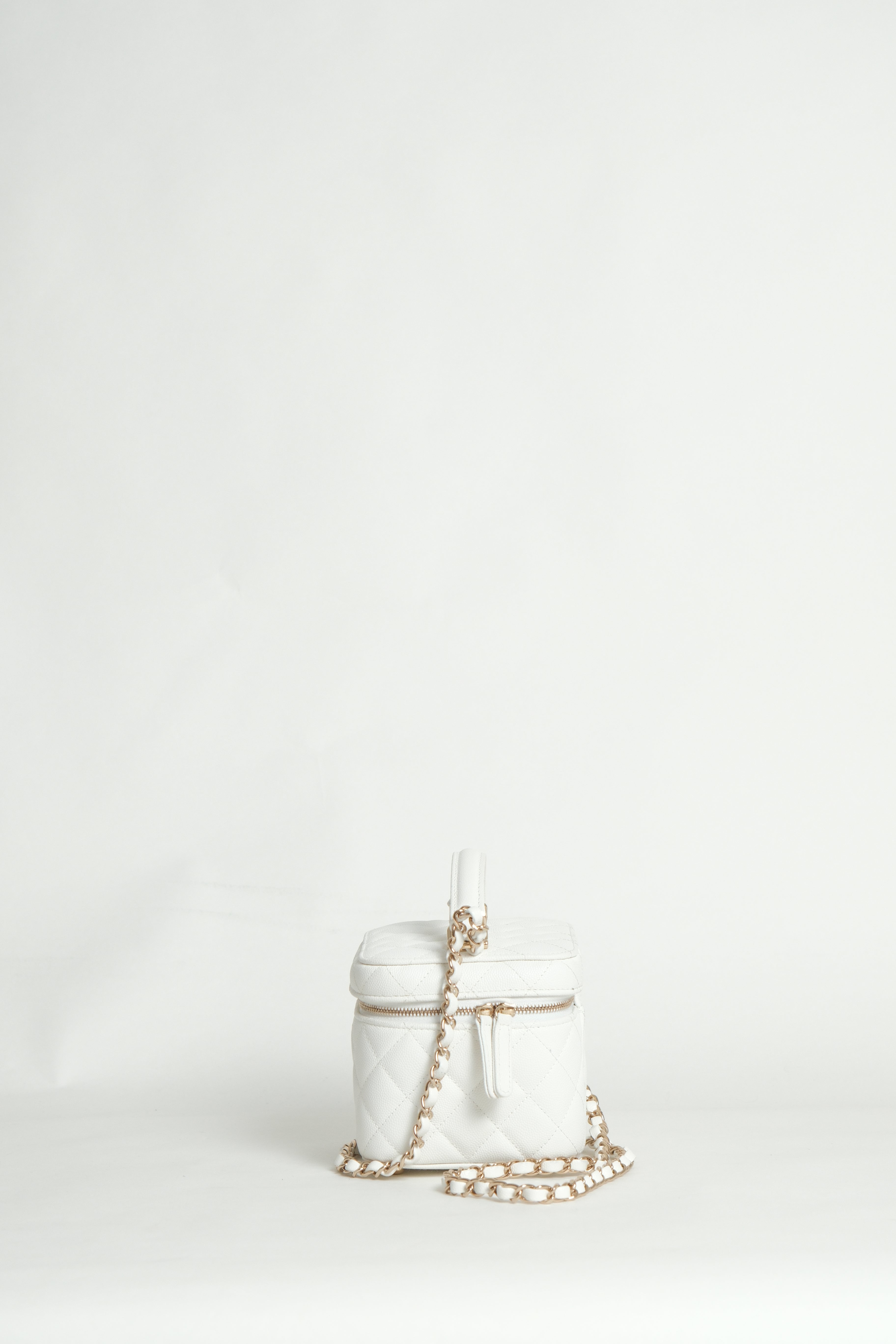 Vanity in White Caviar Microchipped