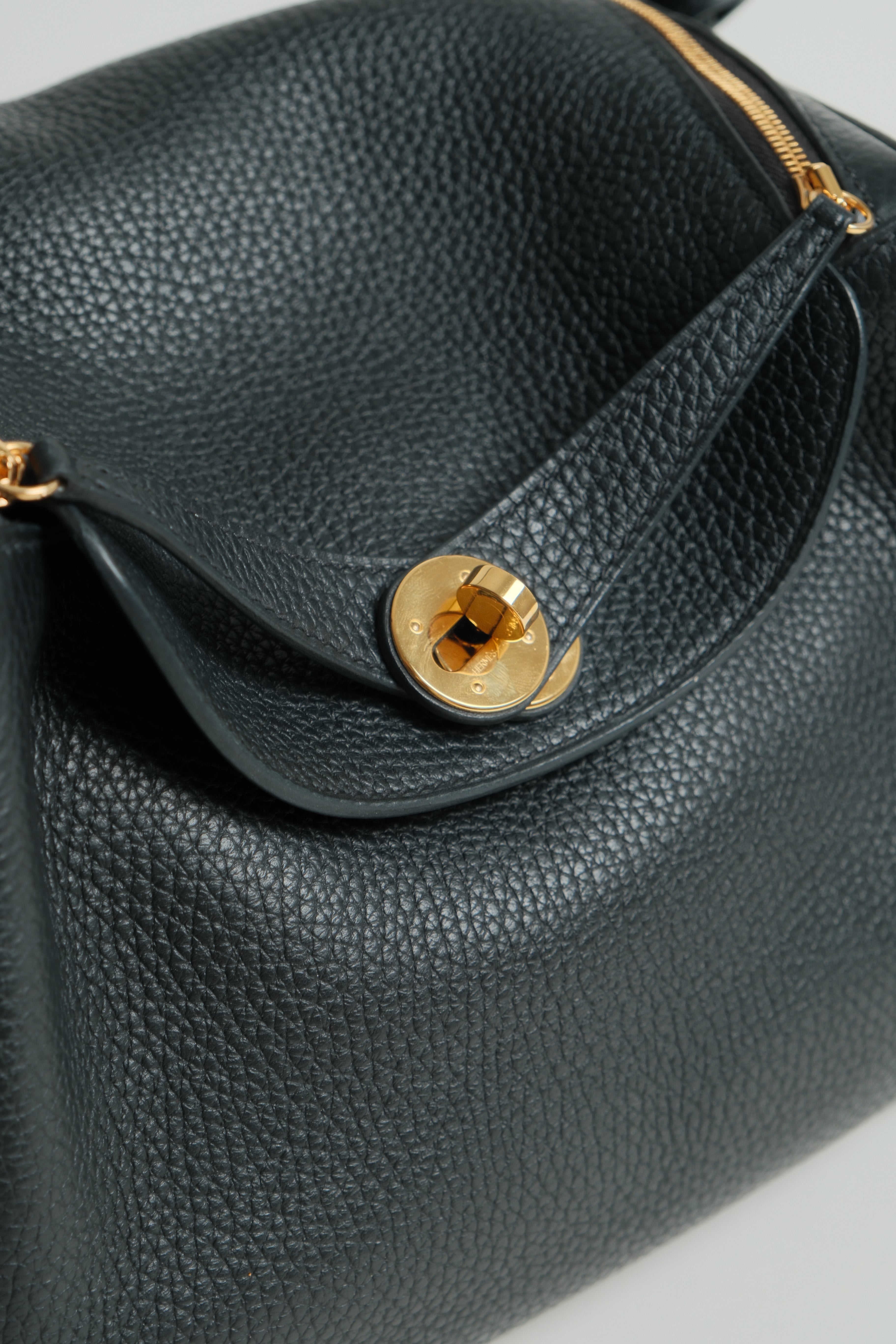 Lindy 26 Noir Stamp D