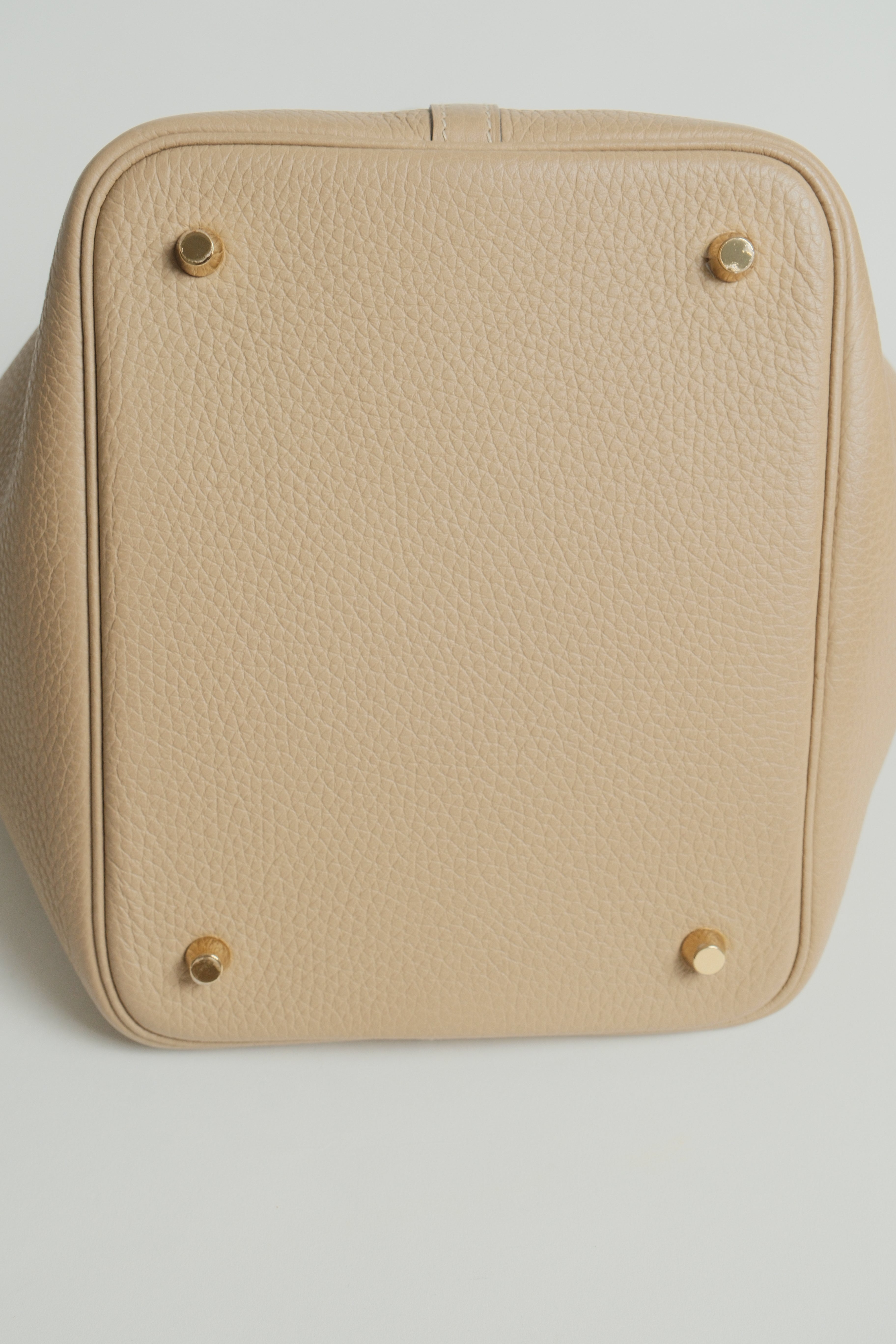 Picotin 22 Trench Stamp U