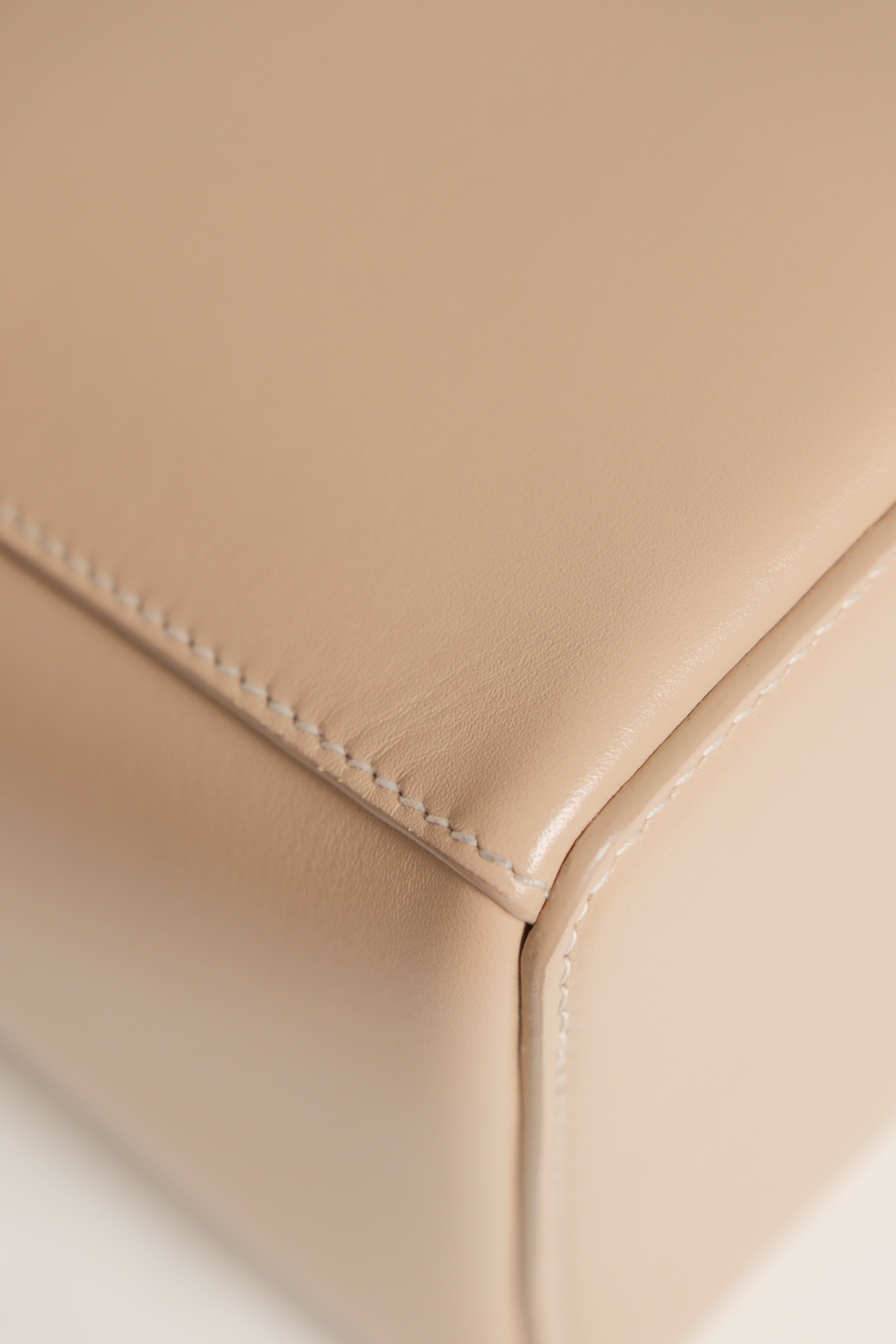 L27 Beige