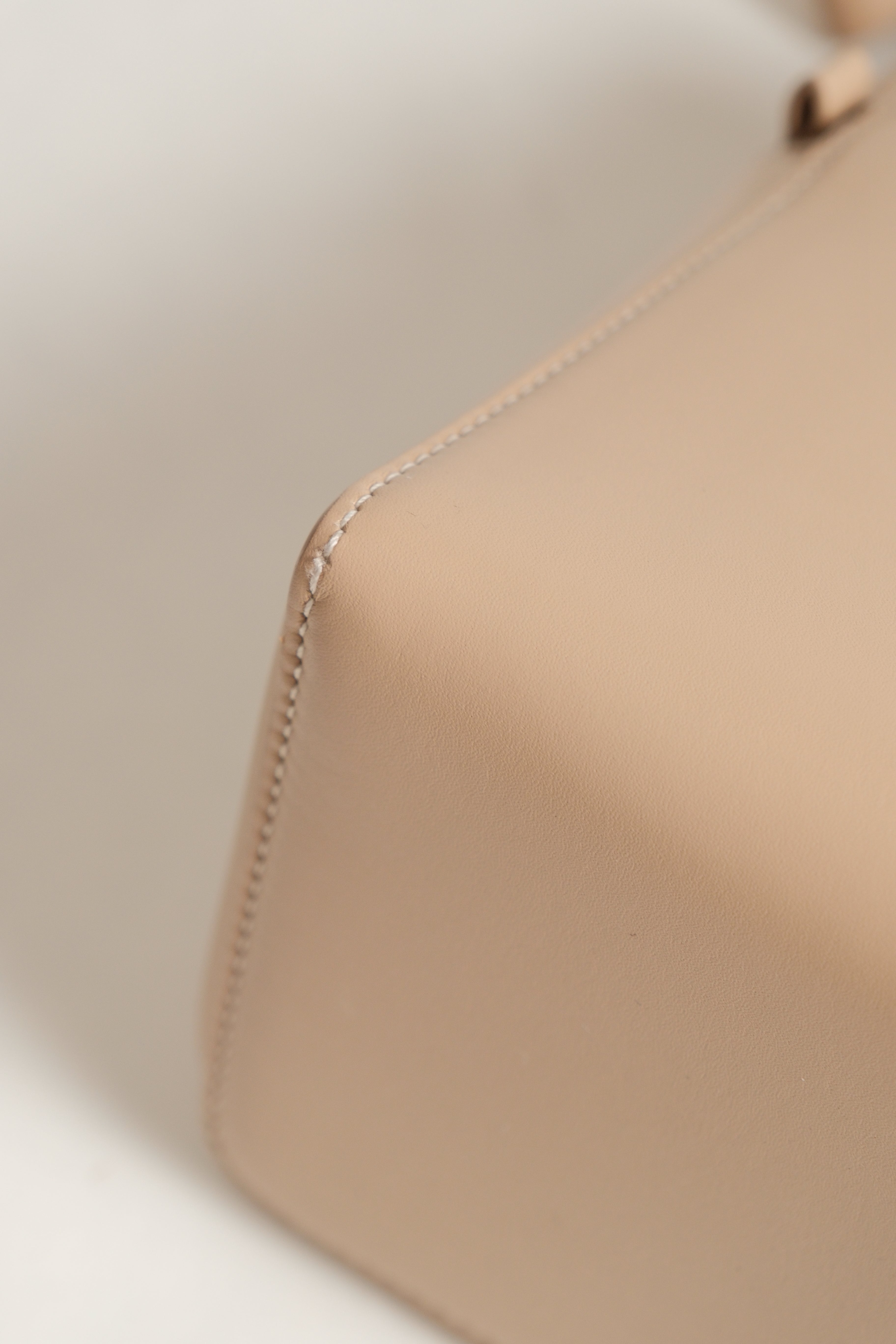 L27 Beige
