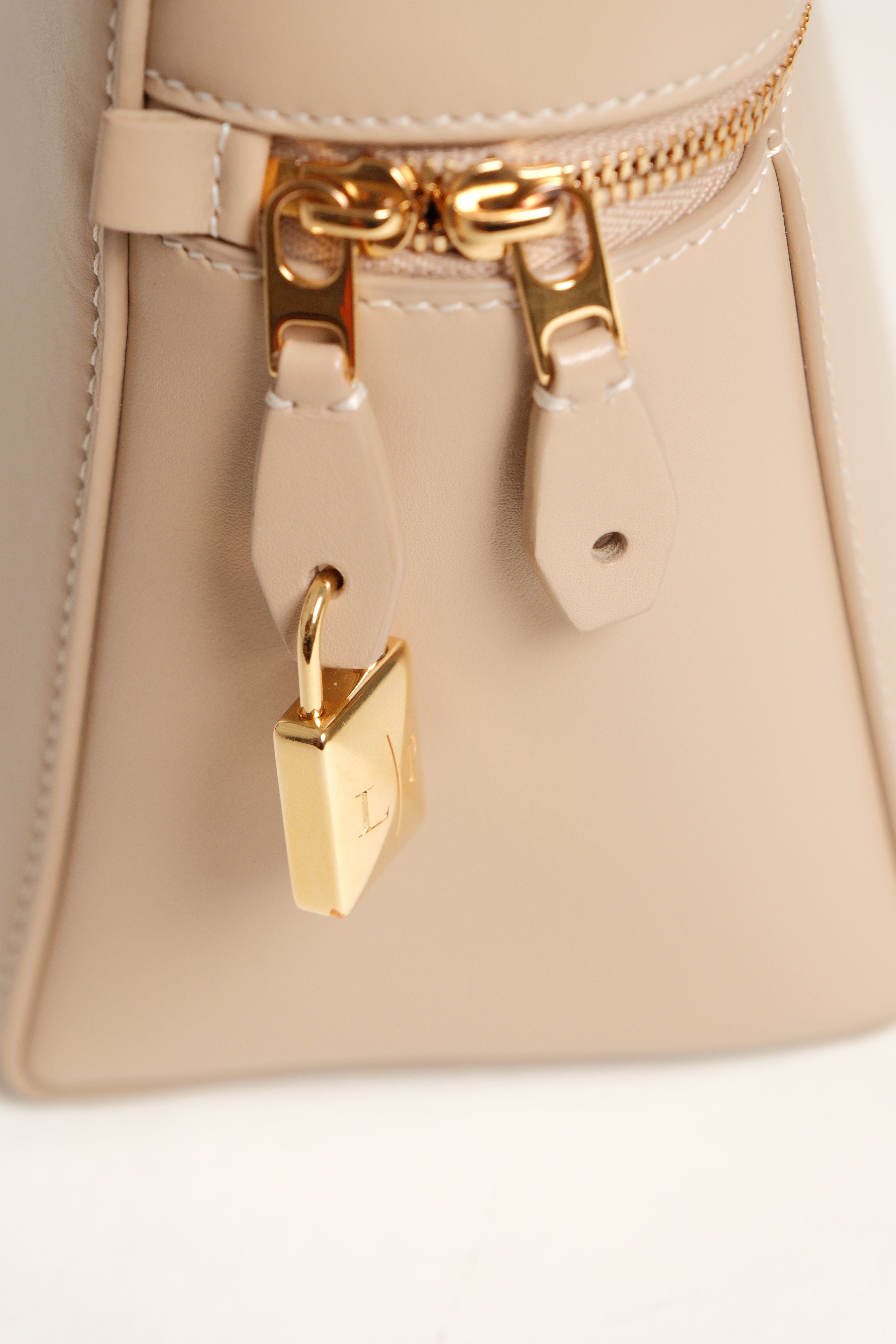 L27 Beige