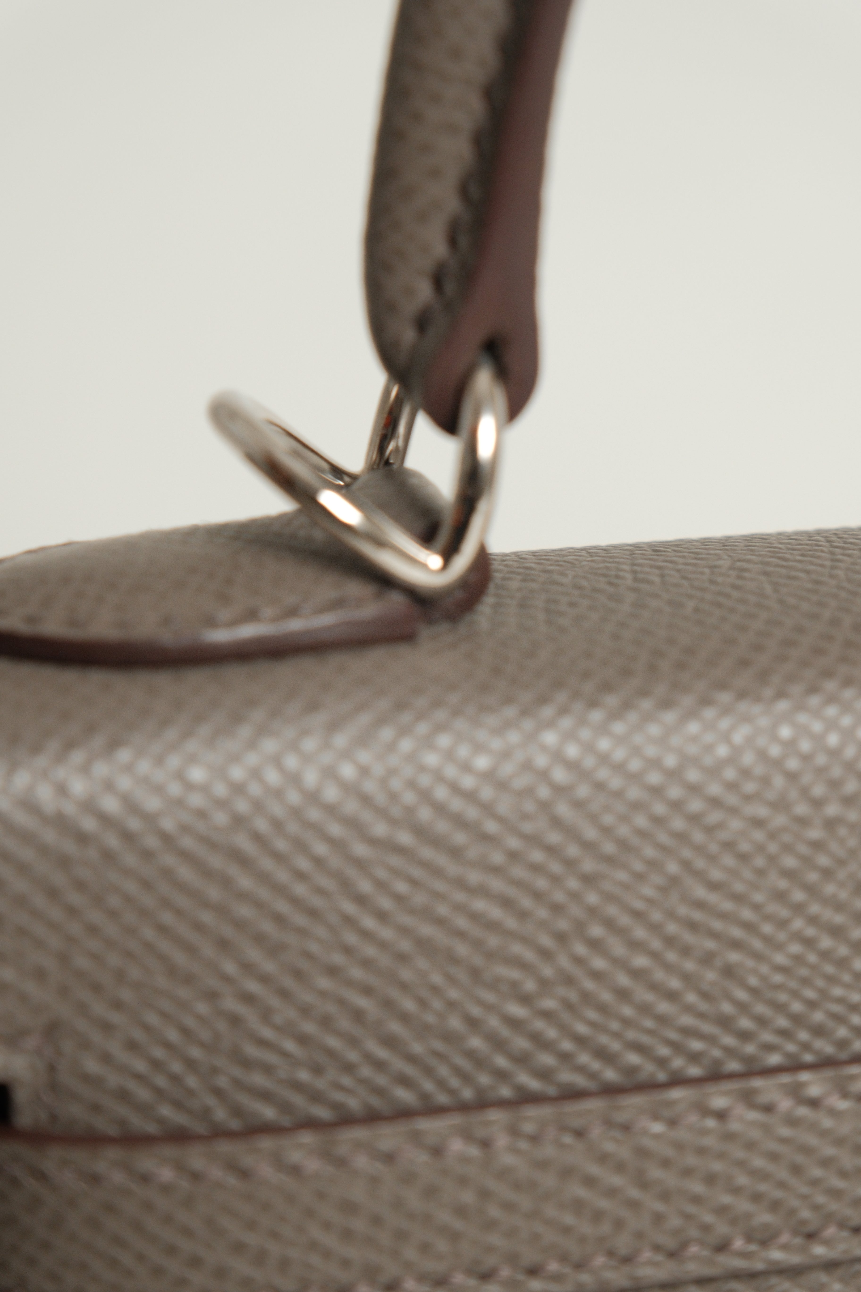 Kelly 25 Gris Etain PHW