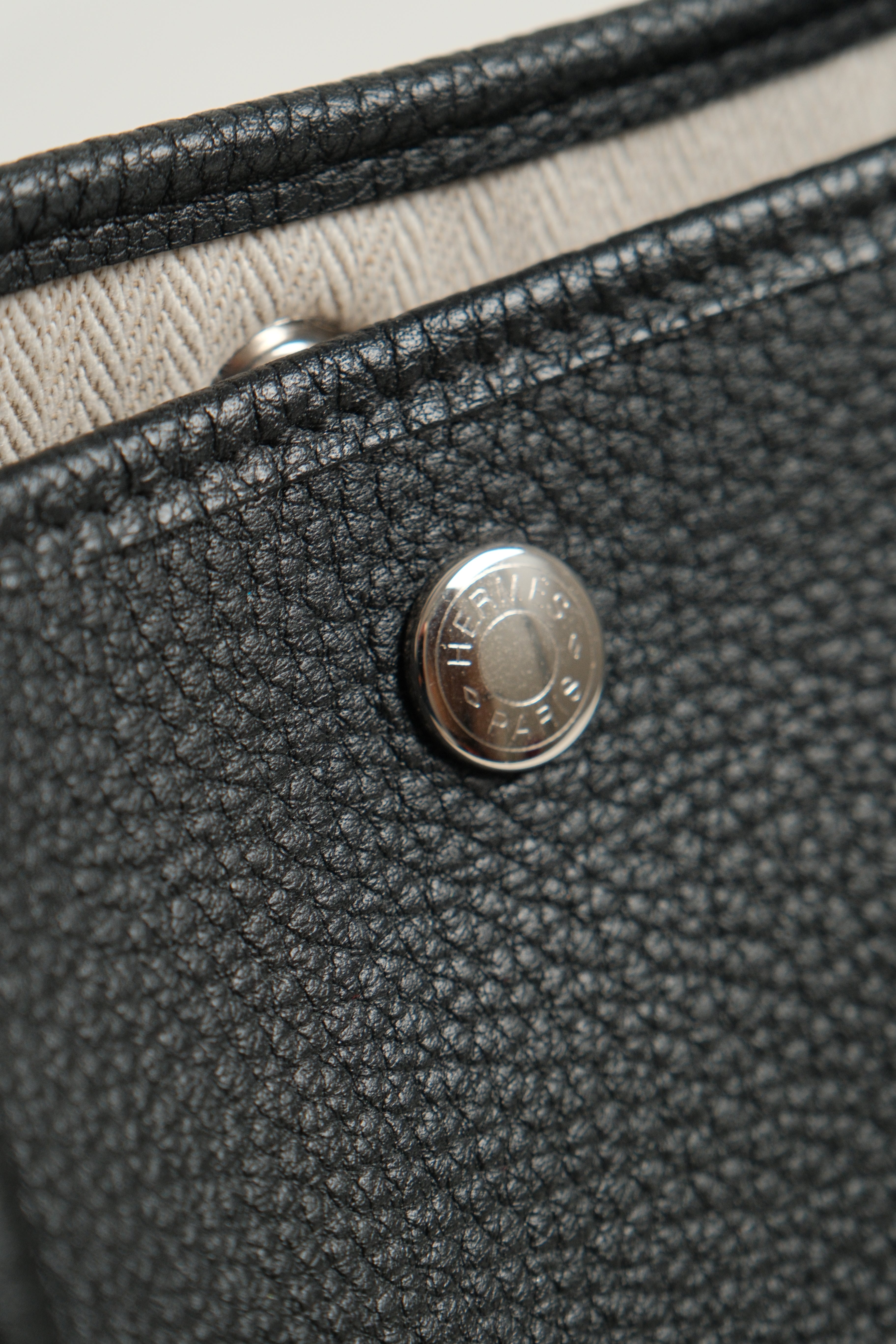 Garden Party 36 Noir Stamp Y