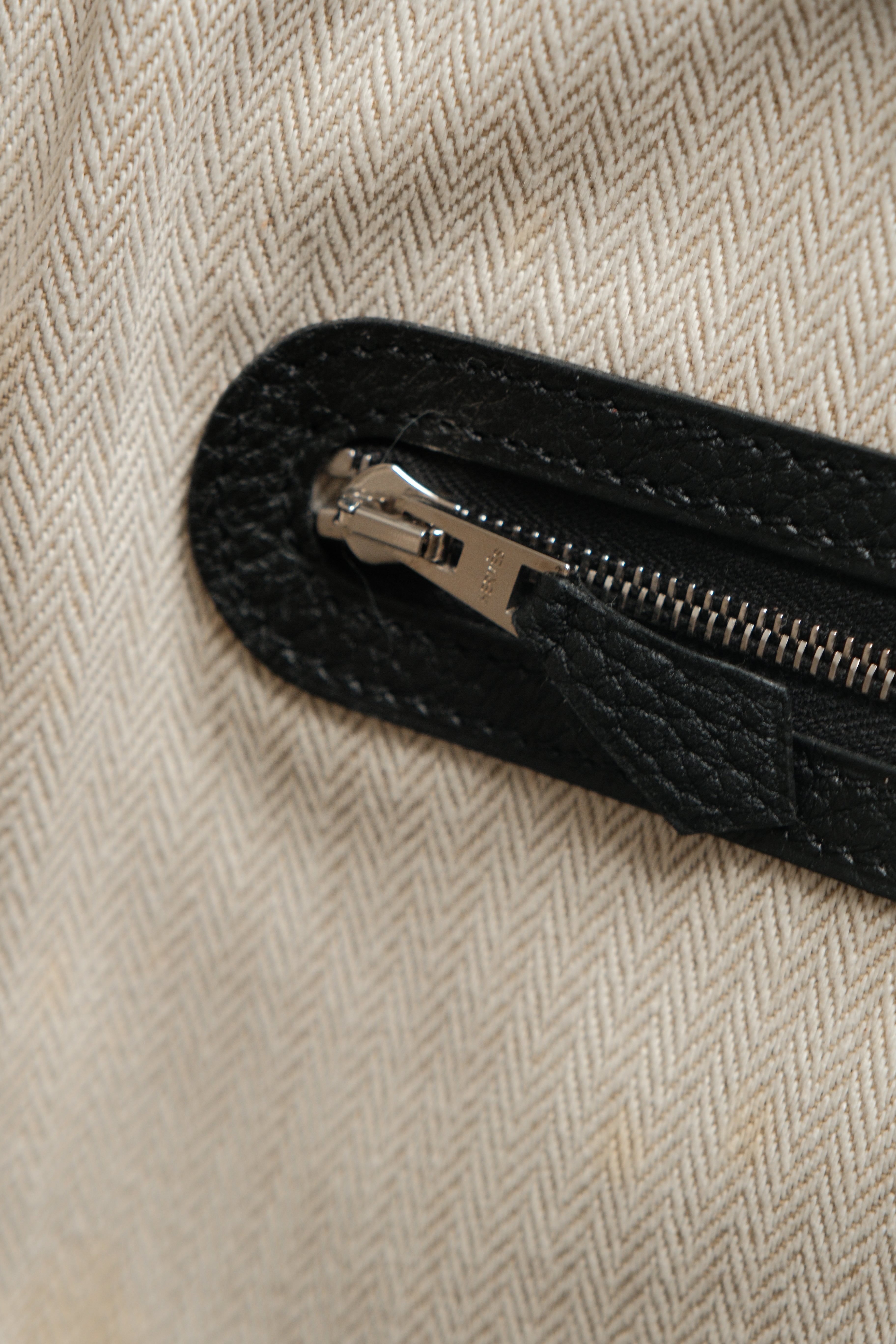 Garden Party 36 Noir Stamp Y