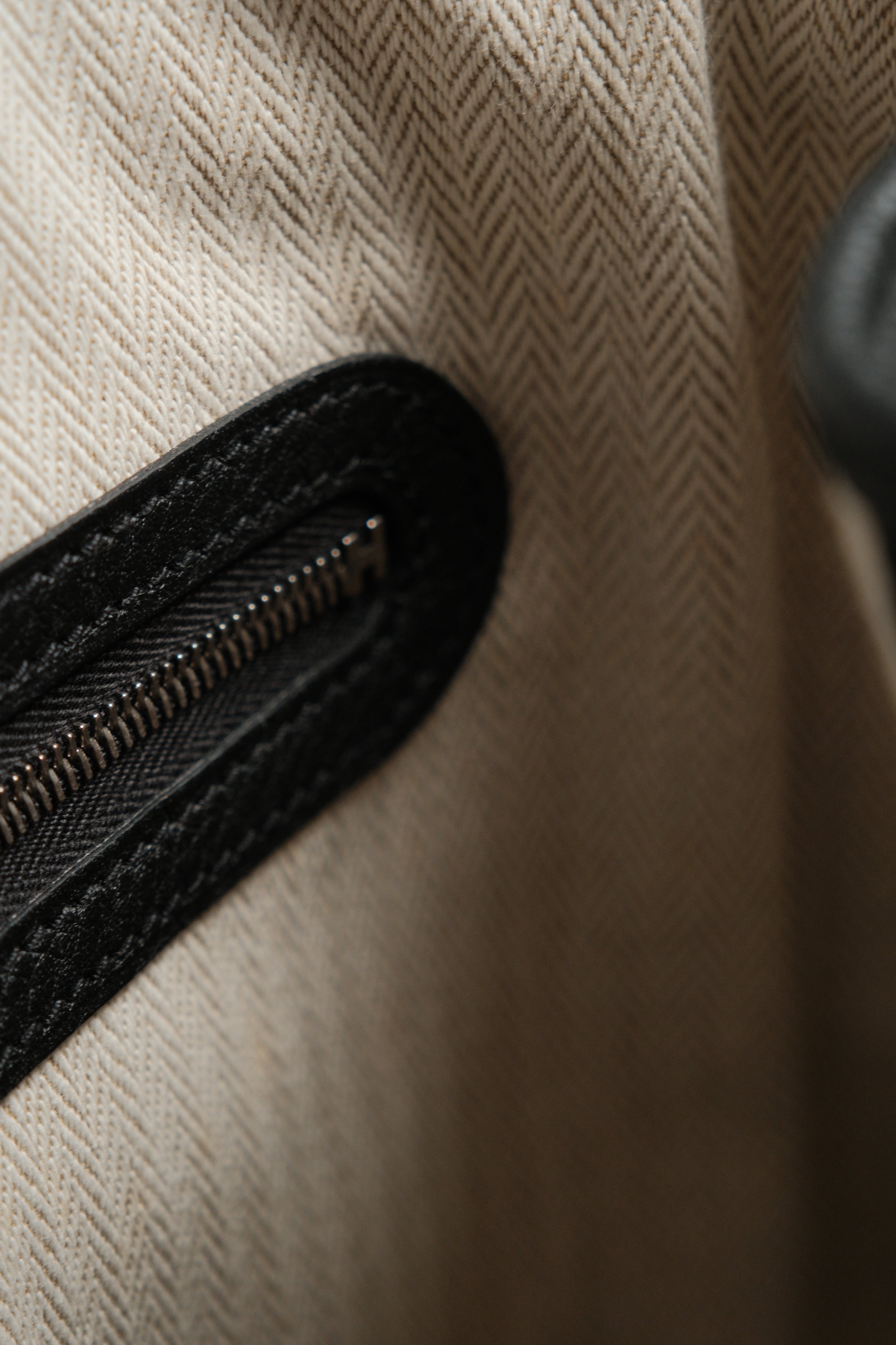 Garden Party 36 Noir Stamp Y