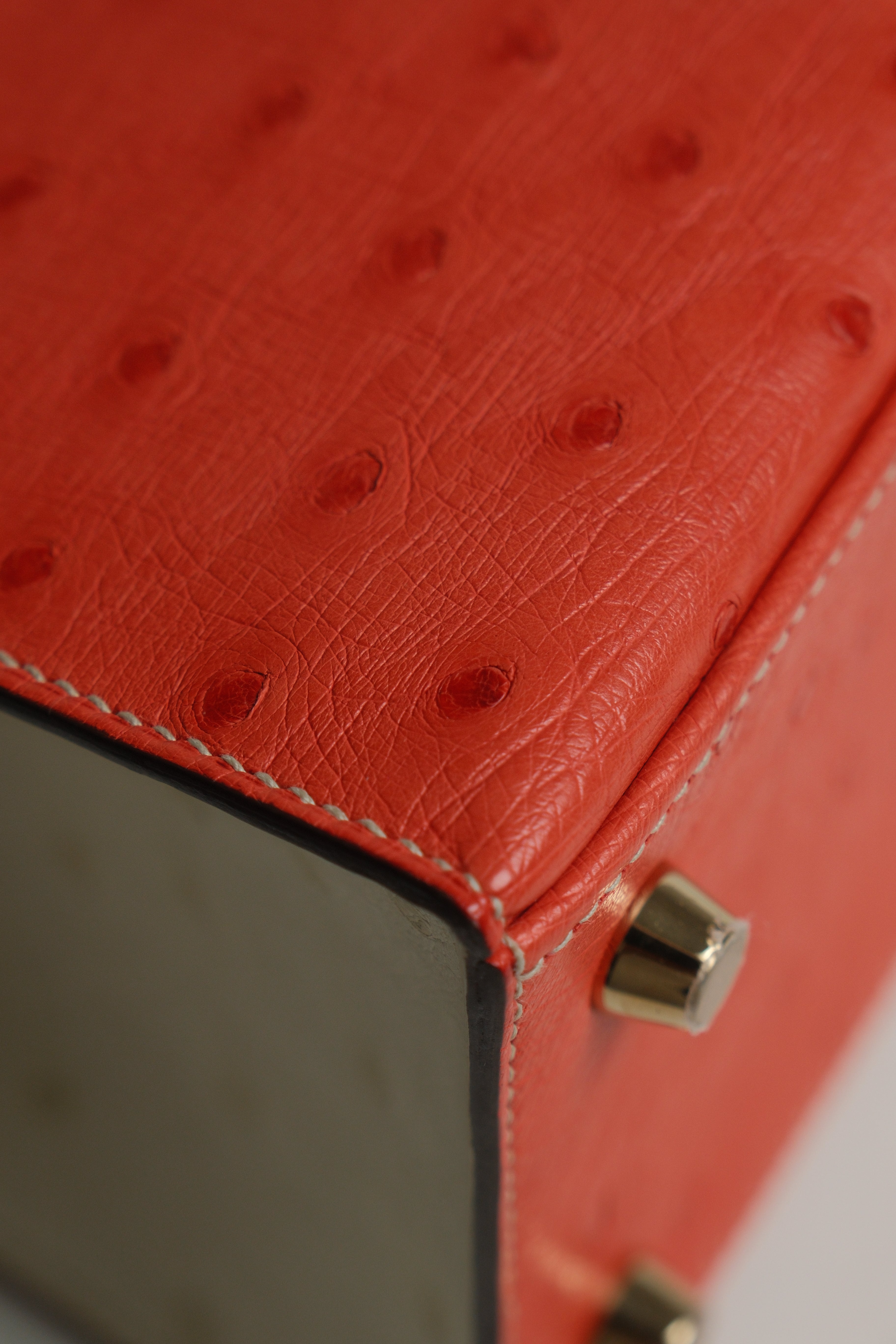 Kelly 25 HSS Rouge Vif Beton Ostrich Stamp B 2023