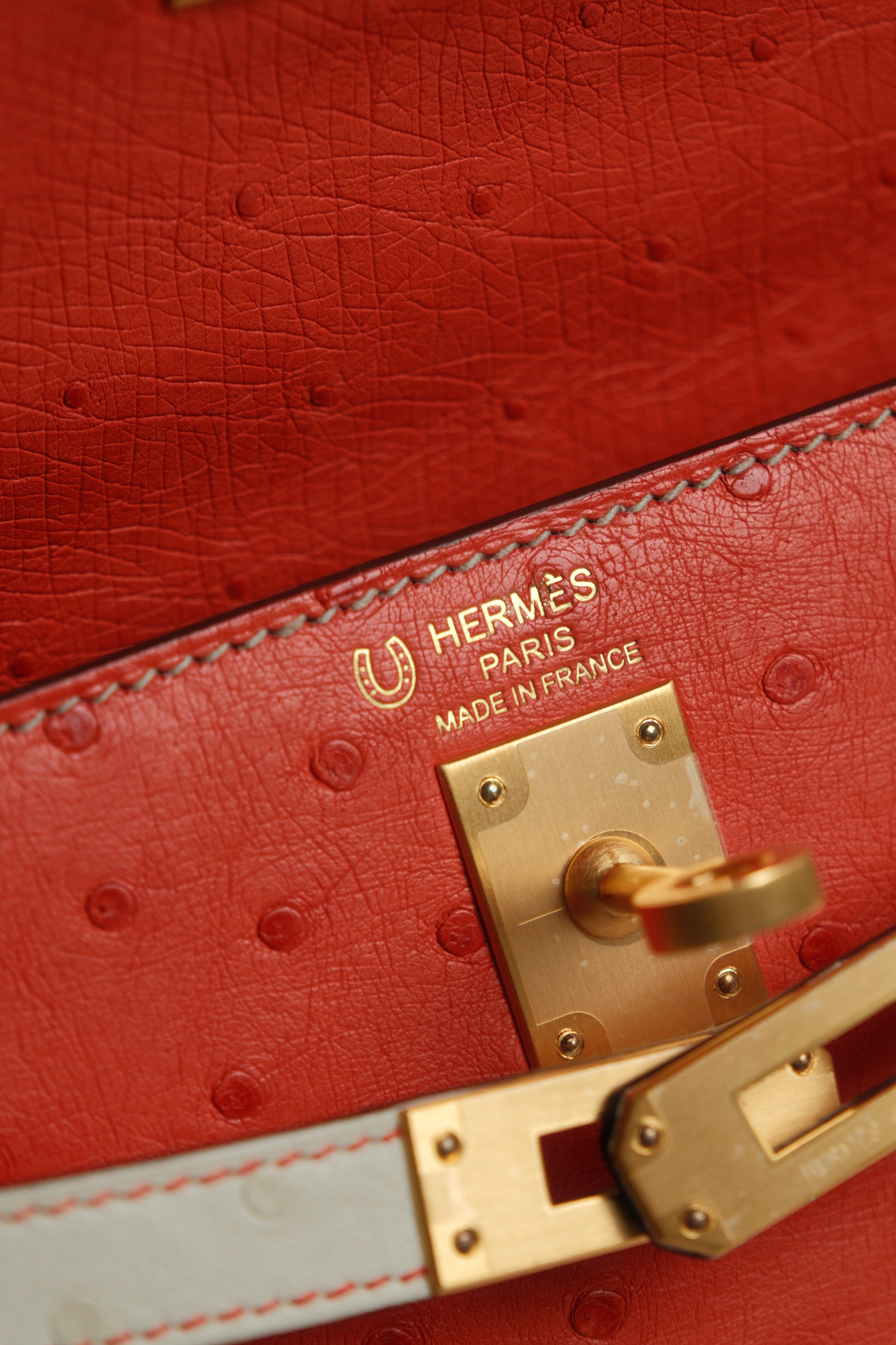 Kelly 25 HSS Rouge Vif Beton Ostrich Stamp B 2023