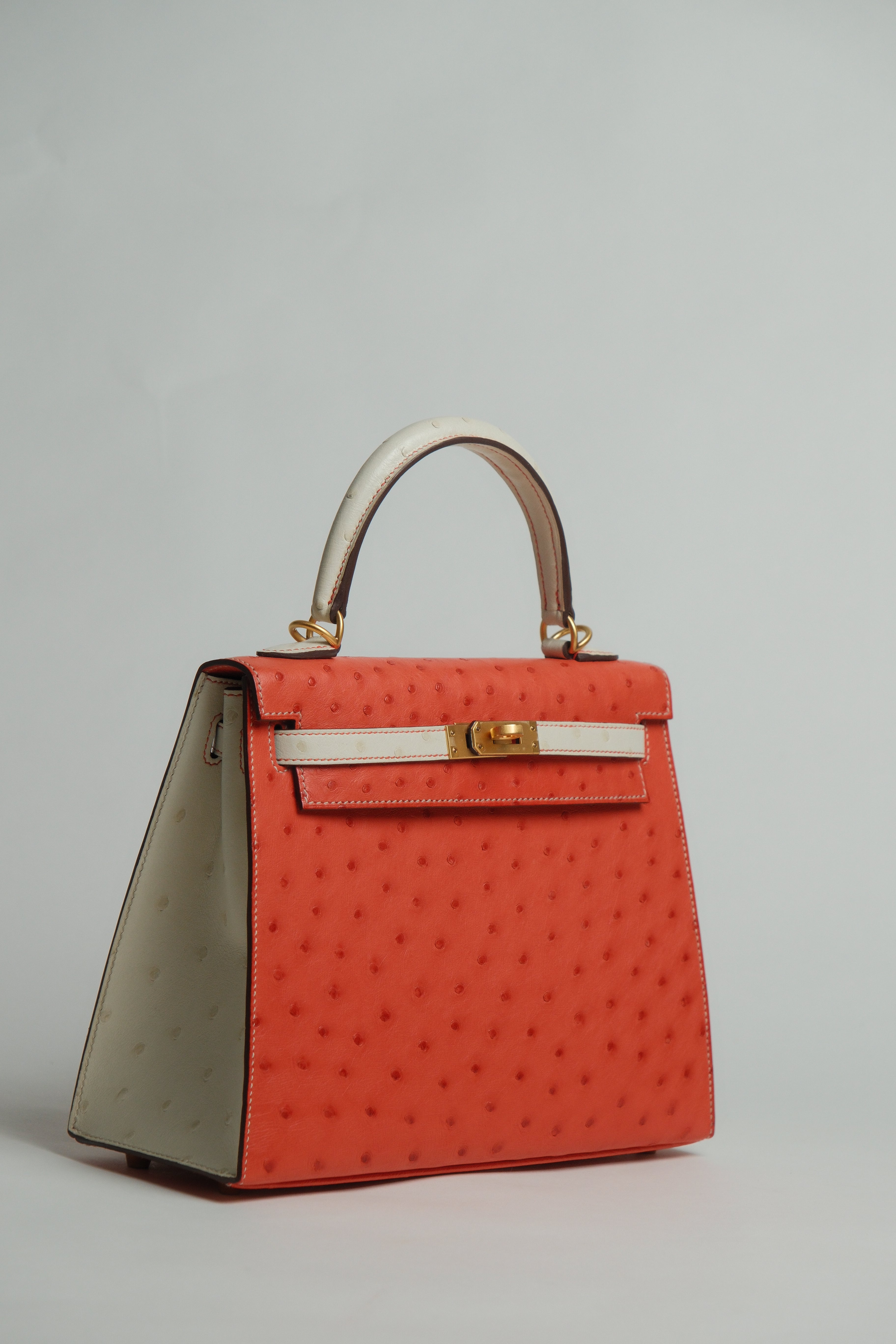 Kelly 25 HSS Rouge Vif Beton Ostrich Stamp B 2023