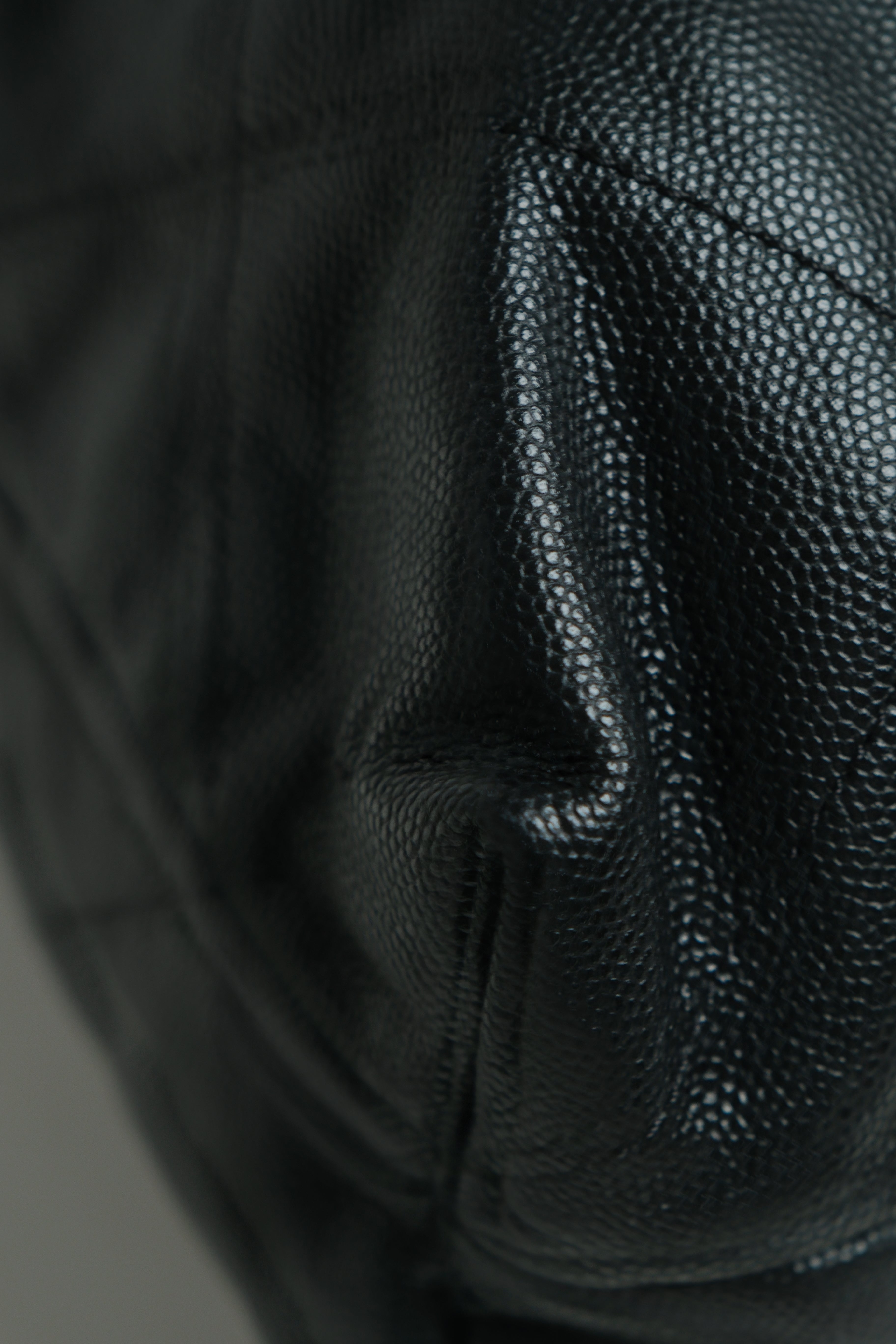 C22 Caviar Medium GHW