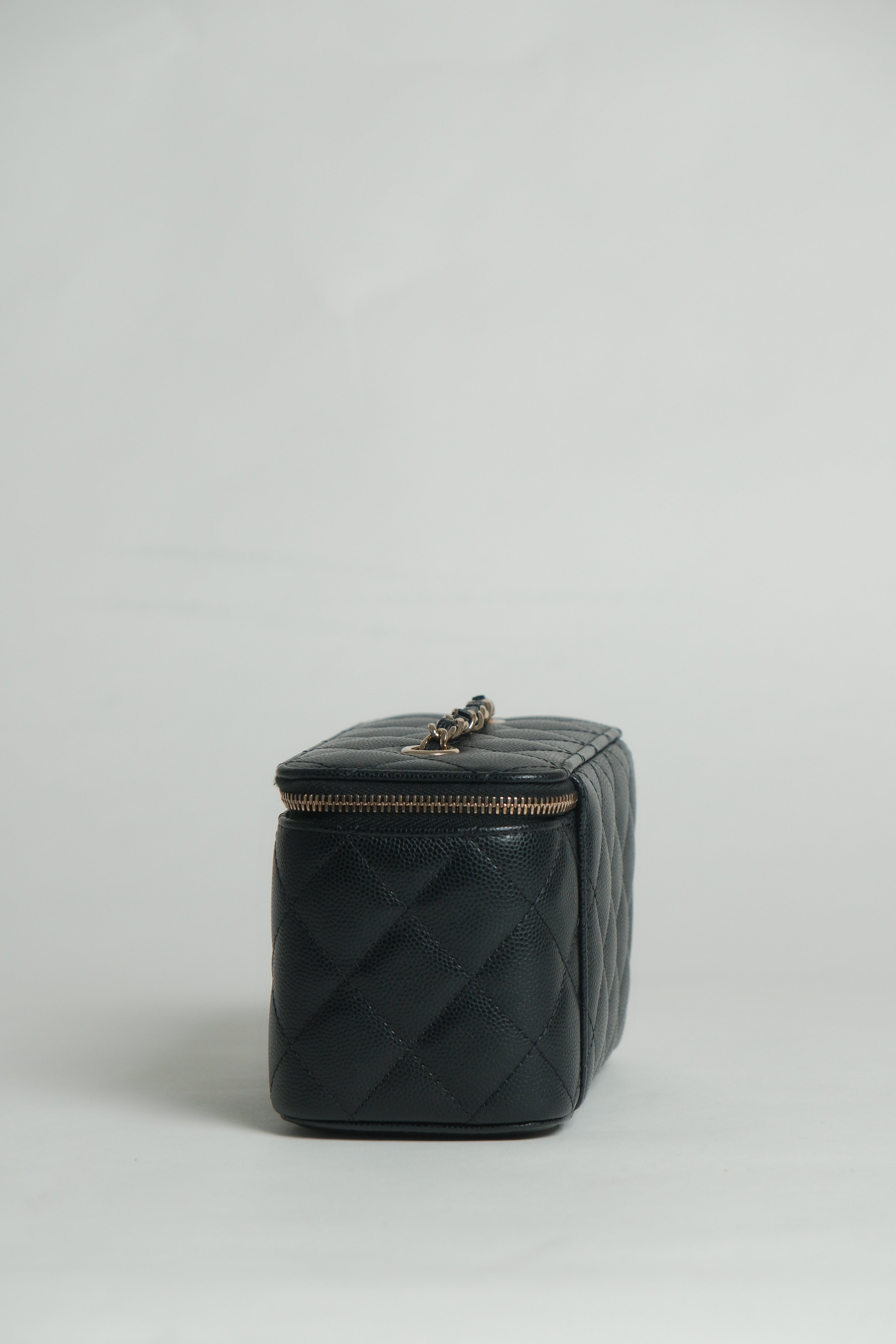 Vanity Caviar Black