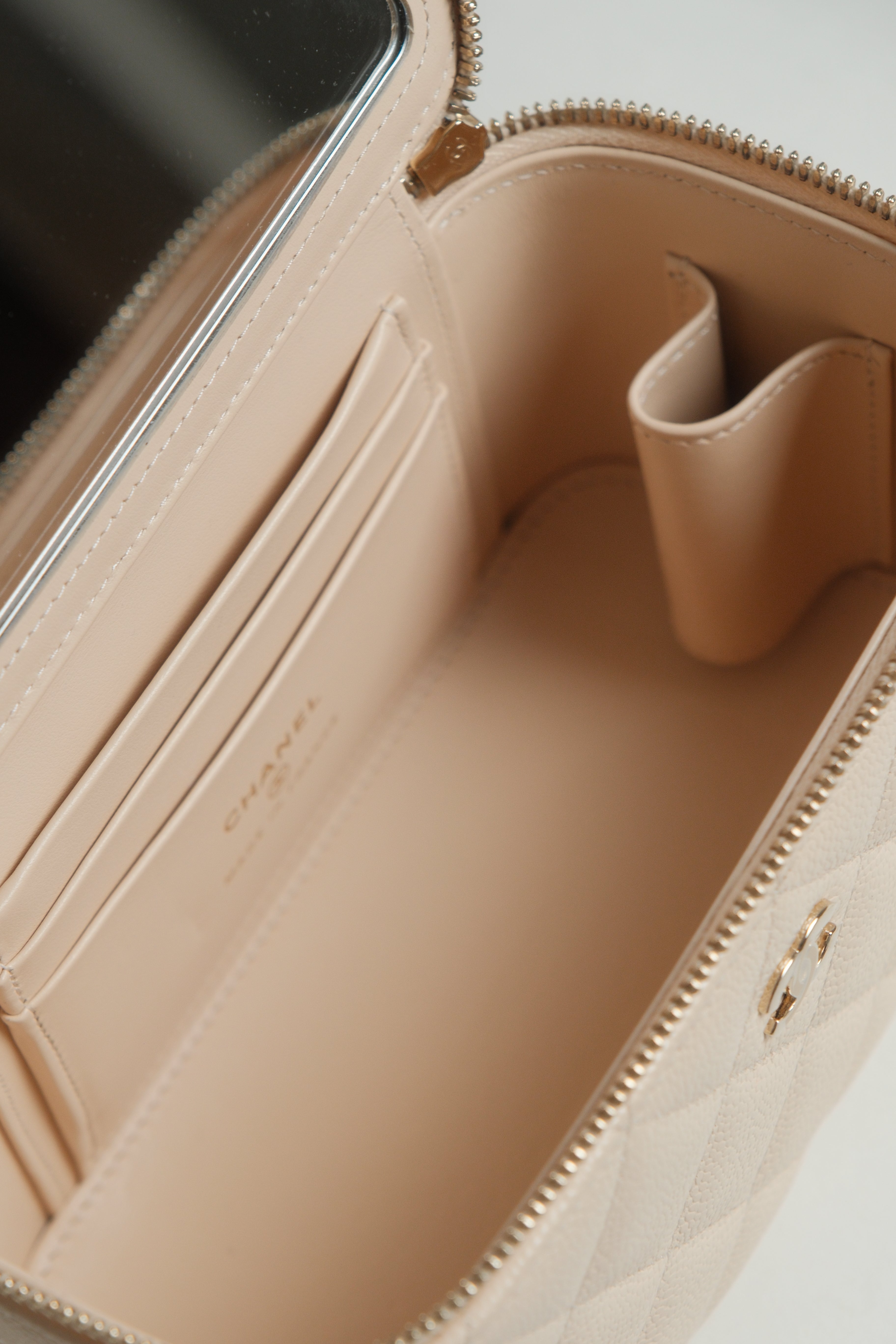 Vanity Caviar Beige Claire