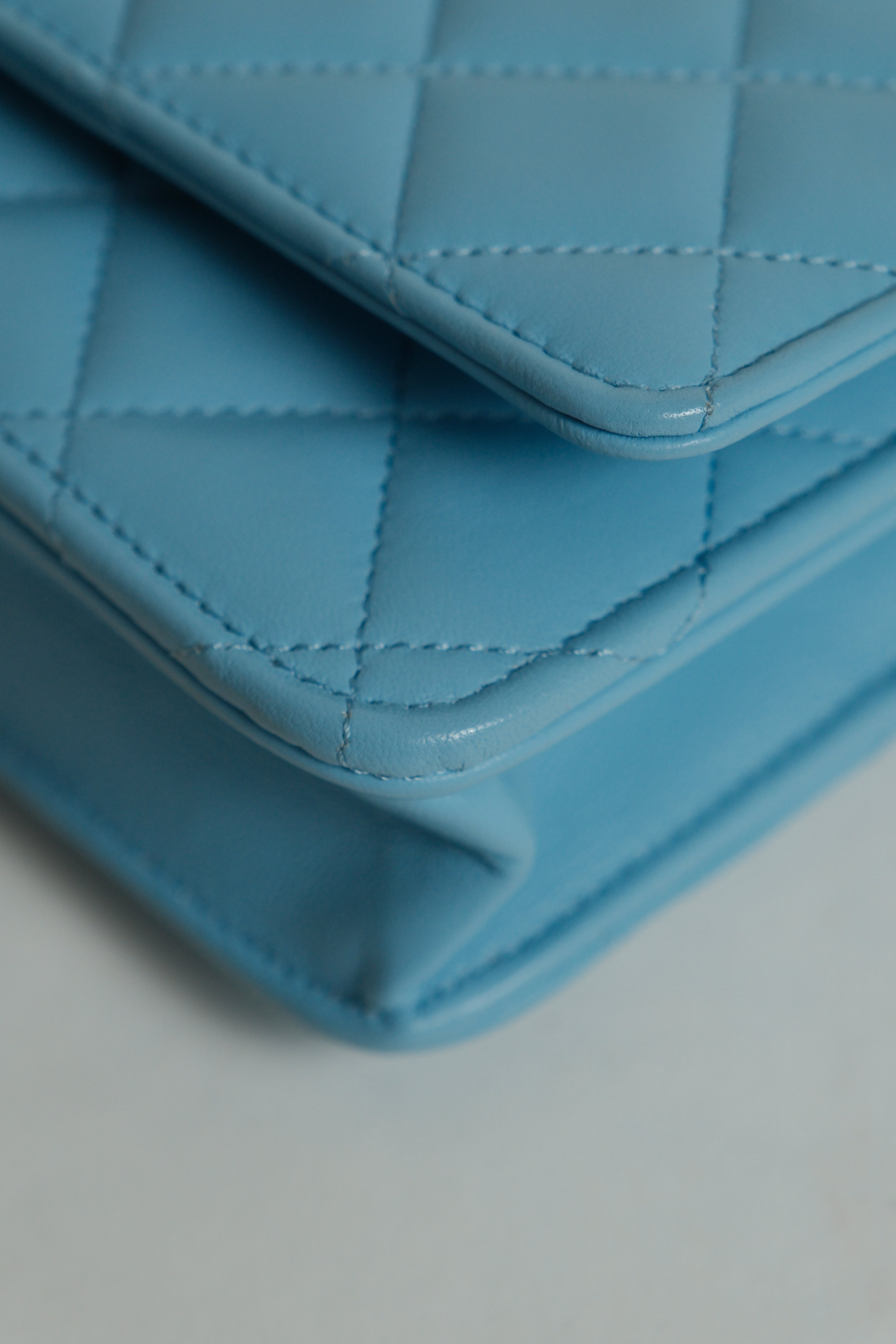 Wallet on Chain Pearl Crush Blue