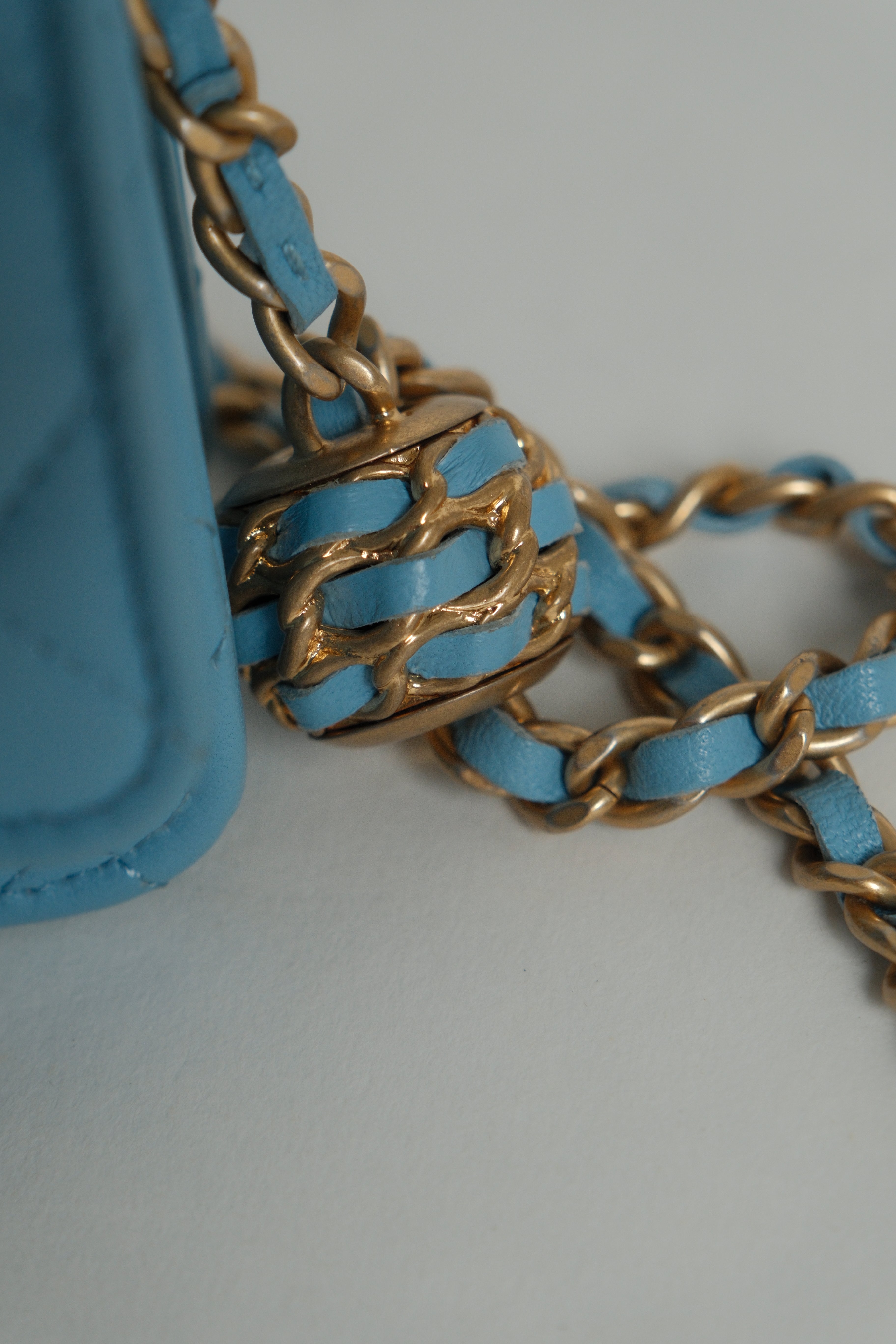 Wallet on Chain Pearl Crush Blue