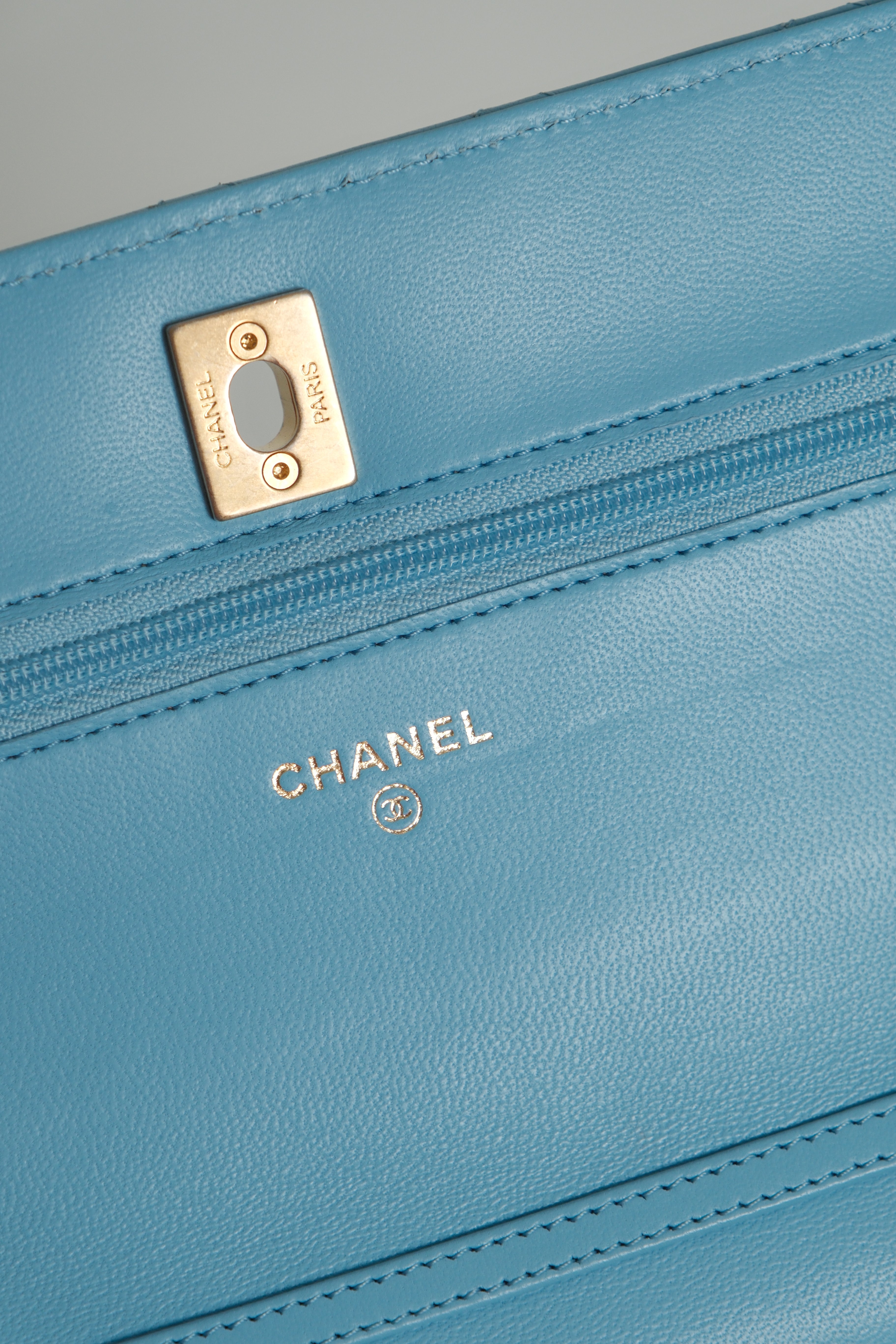 Wallet on Chain Pearl Crush Blue