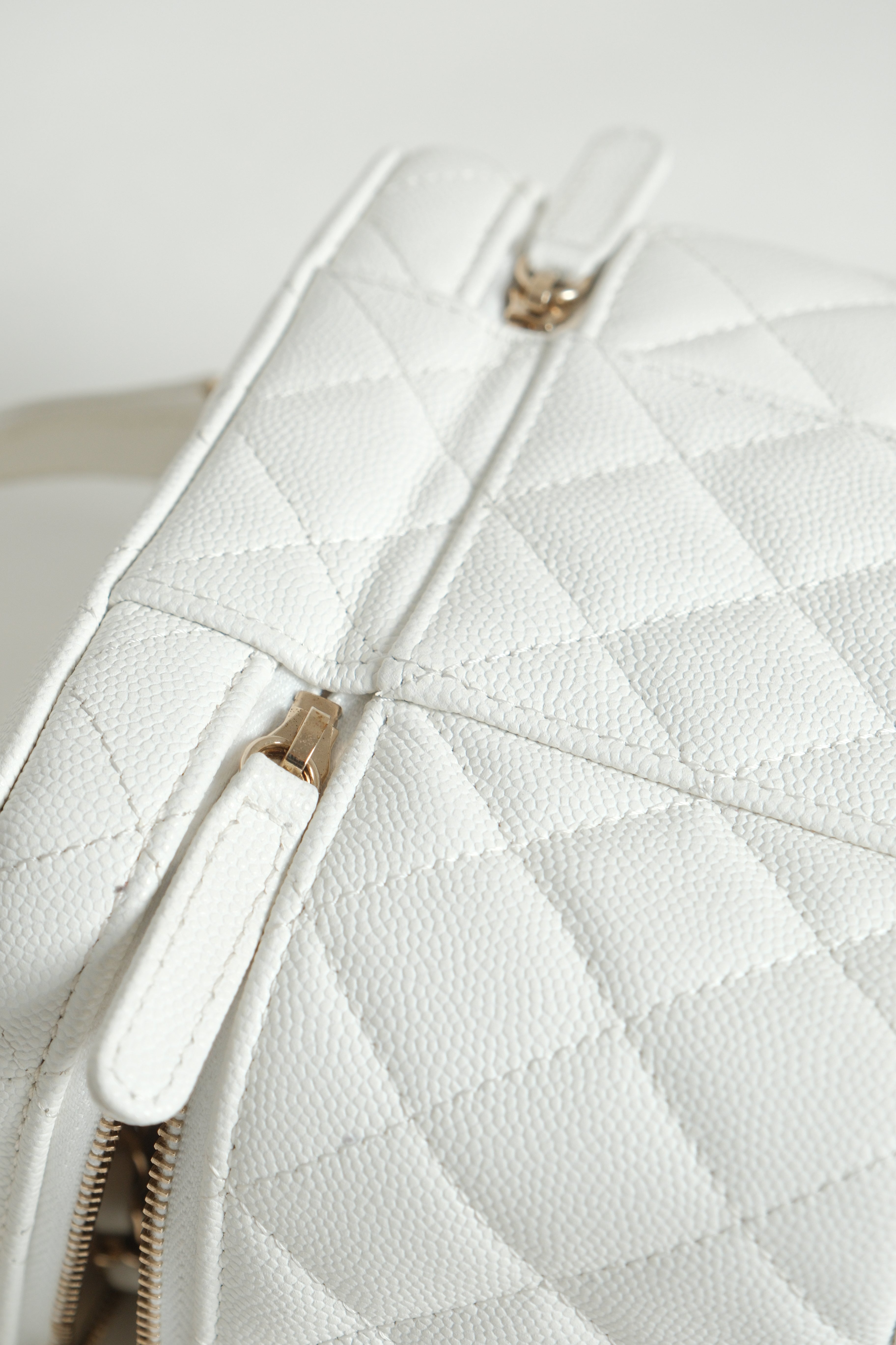 Vanity in White Caviar Microchipped