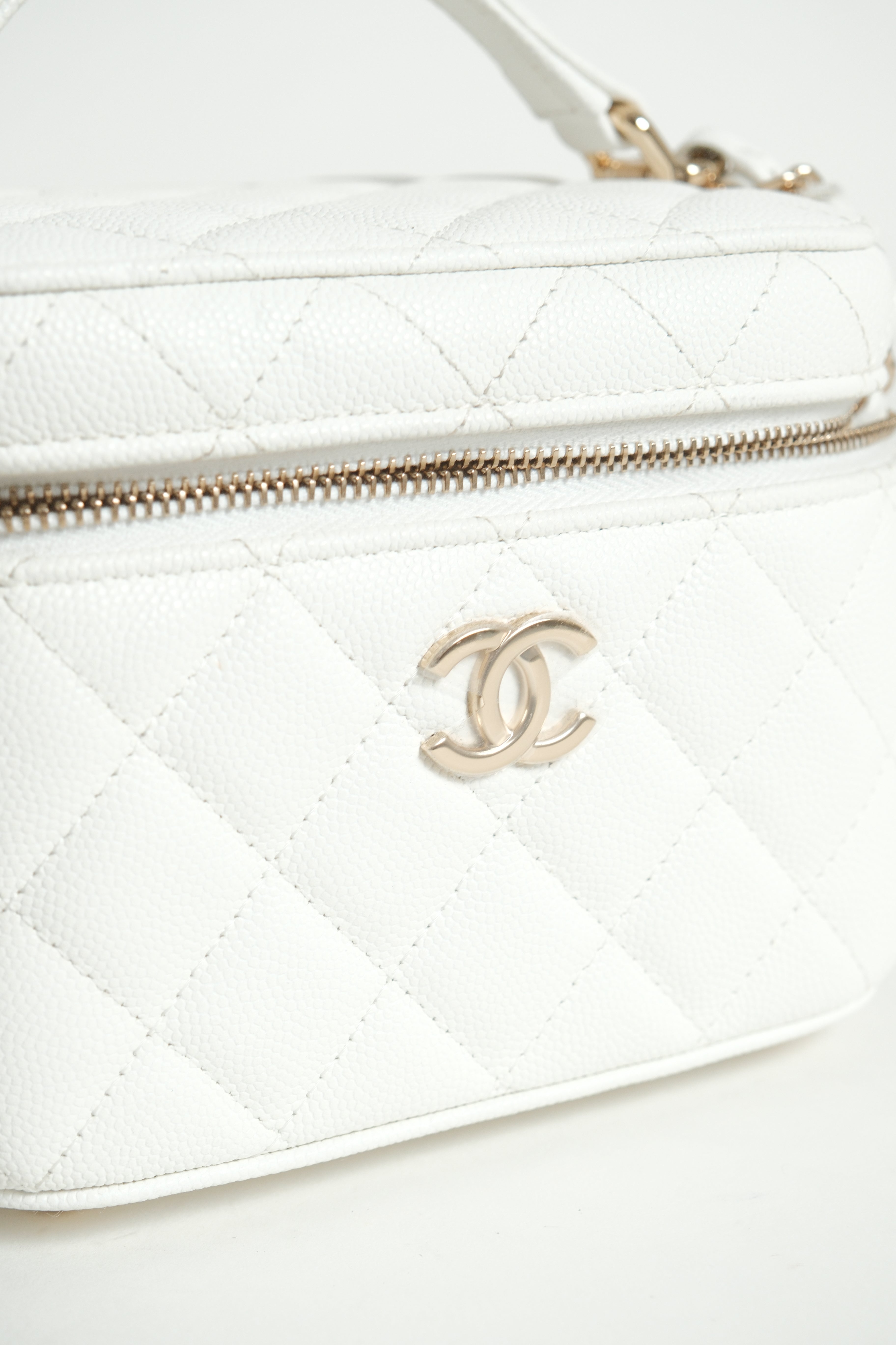 Vanity in White Caviar Microchipped