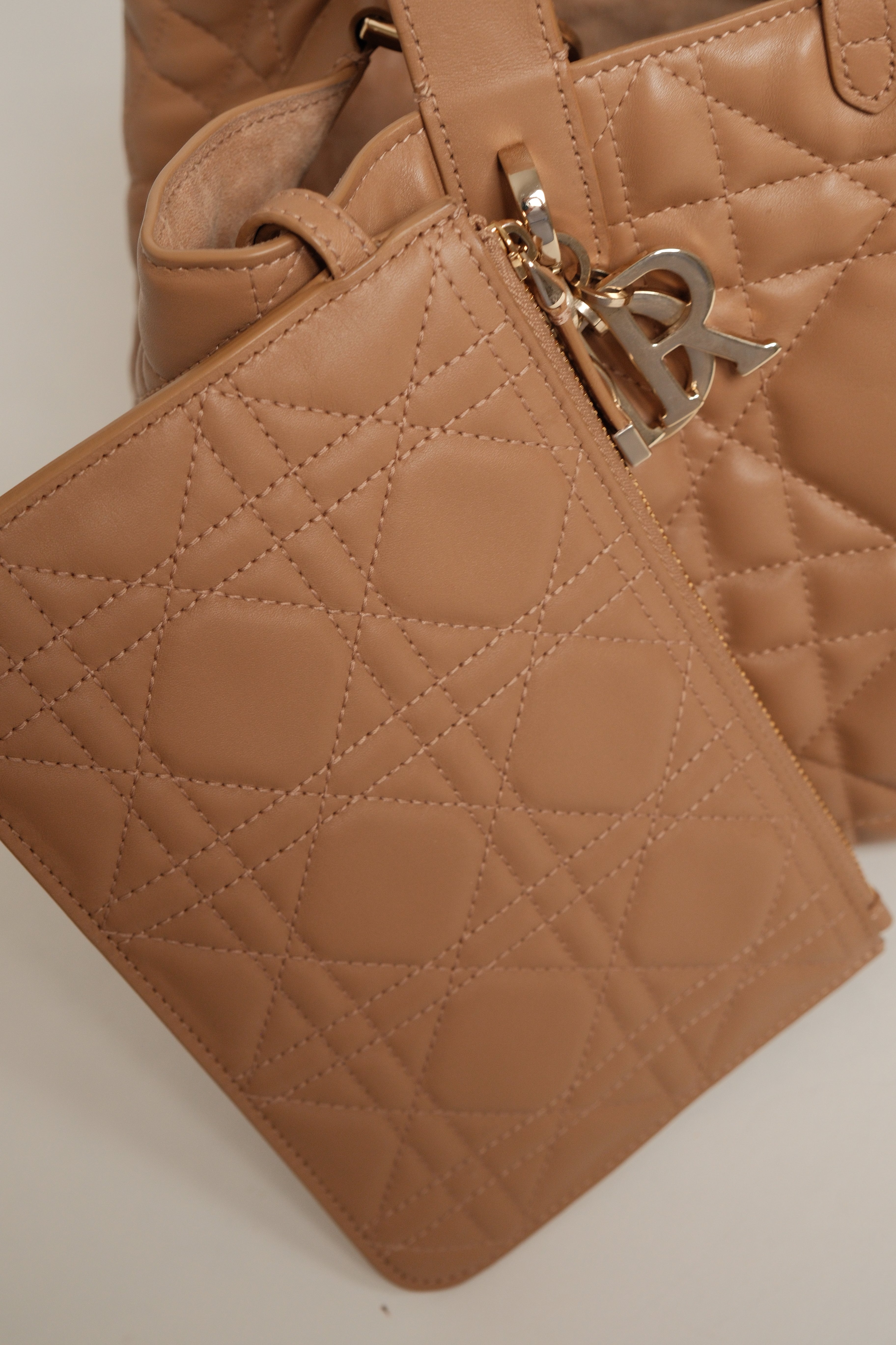 Medium Toujours Beige - NEW