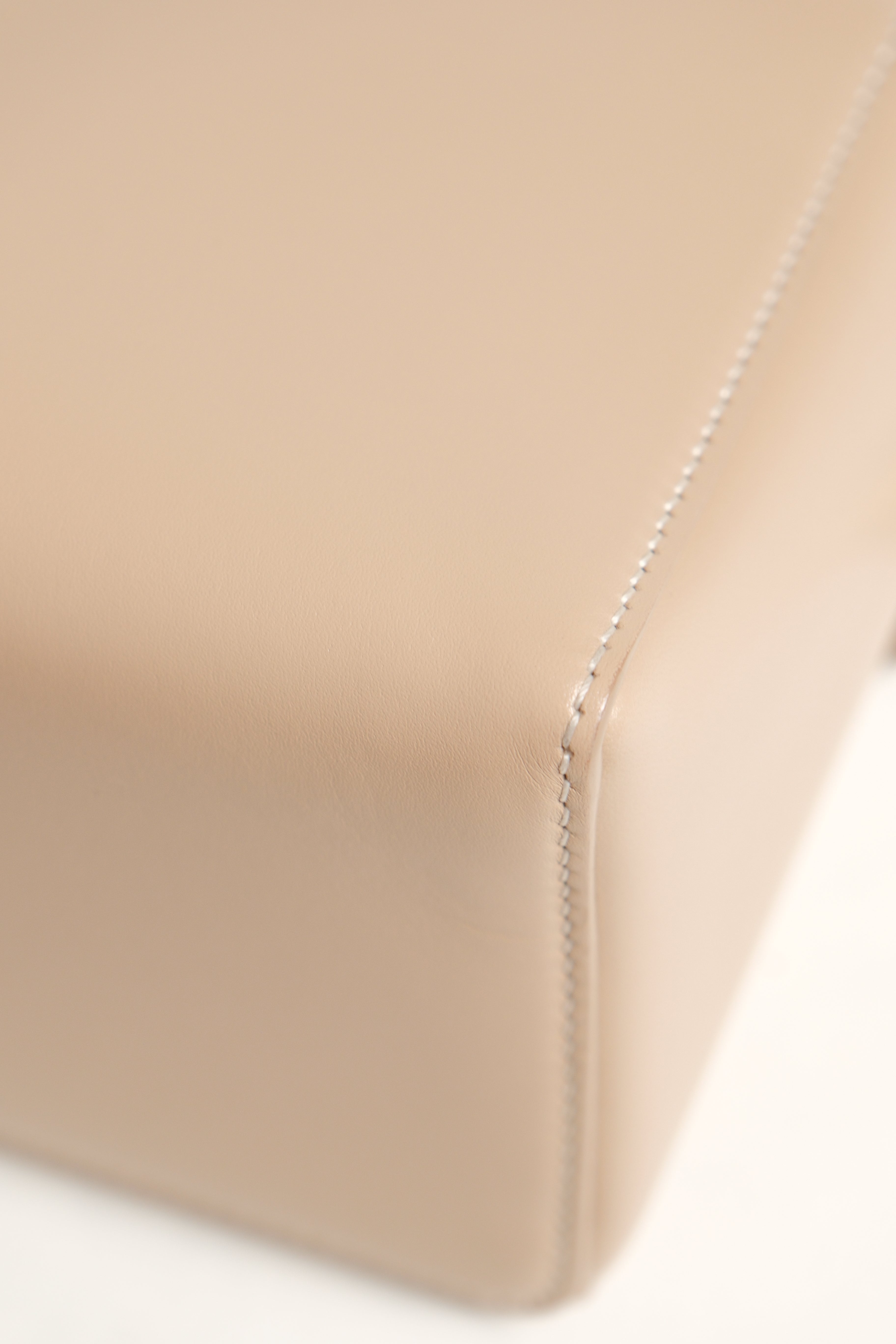 L27 Beige